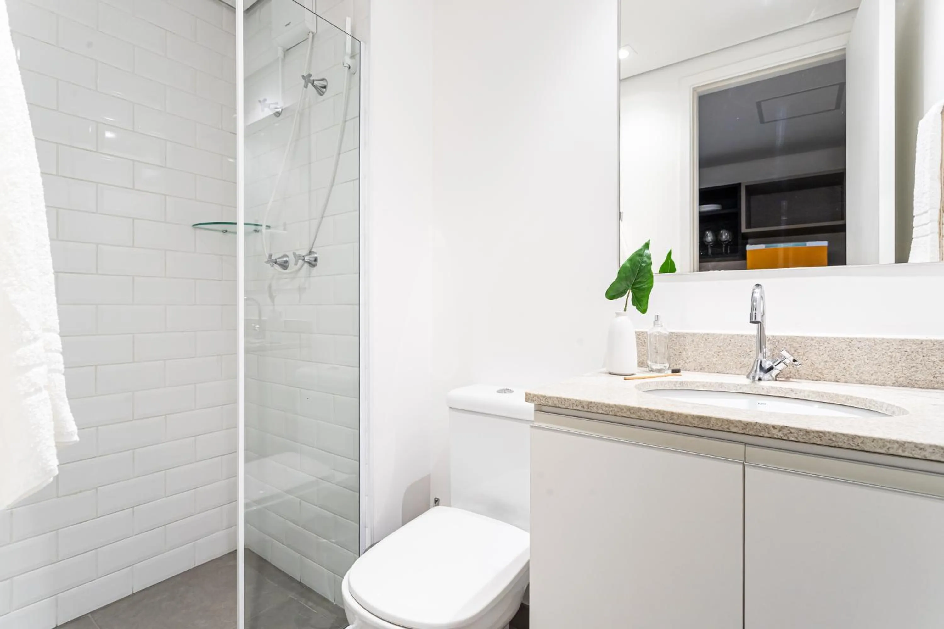 Shower in KASA by Viva - Prédio completo ao lado da Faria Lima