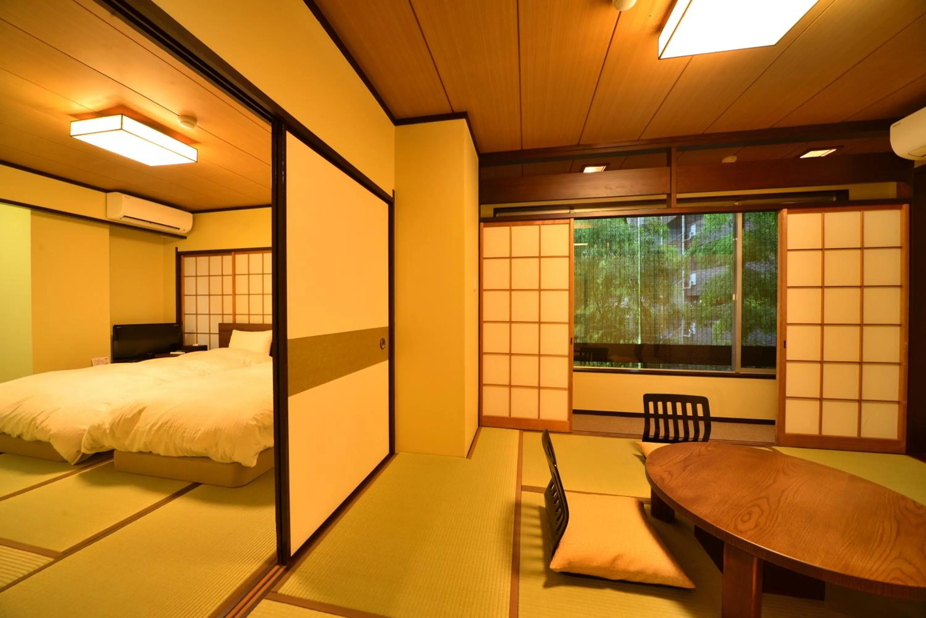 Bed in Hatago Kintoen