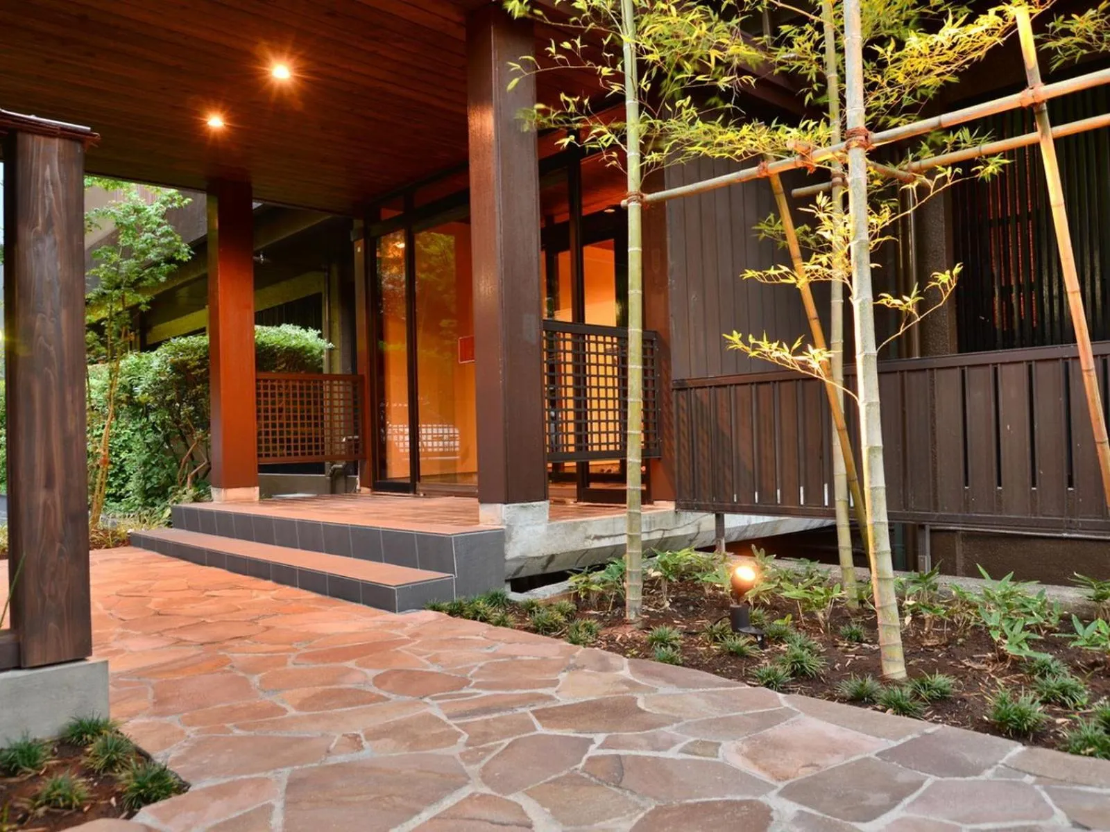 Facade/entrance in Hatago Kintoen