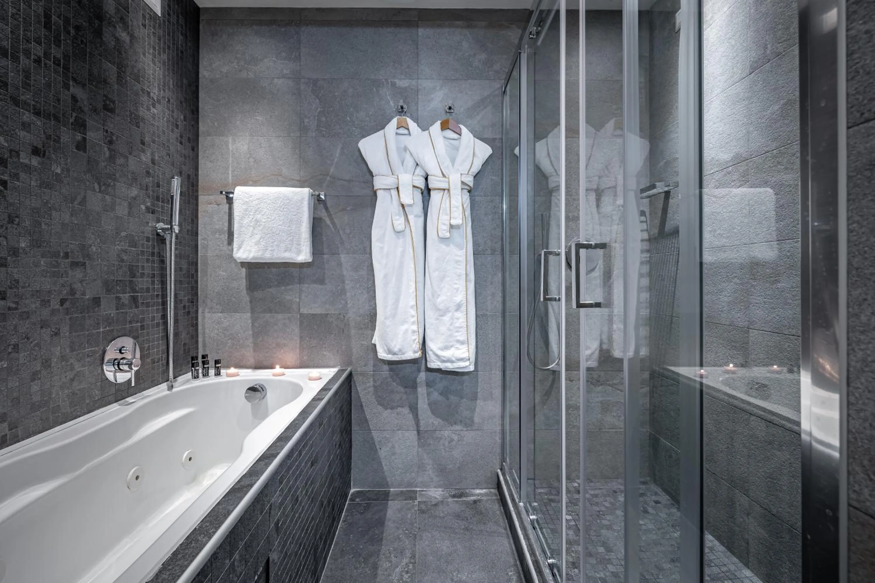 Shower in Palazzo Alfieri - Place of Charme