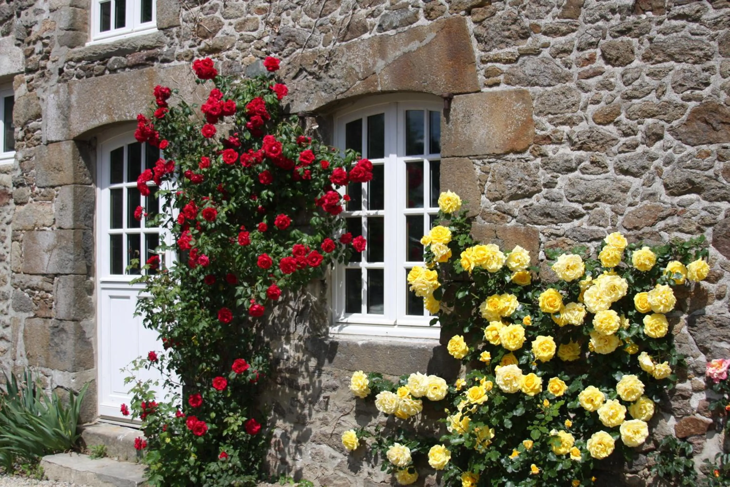 Facade/entrance in Manoir de La Rogerais & SPA