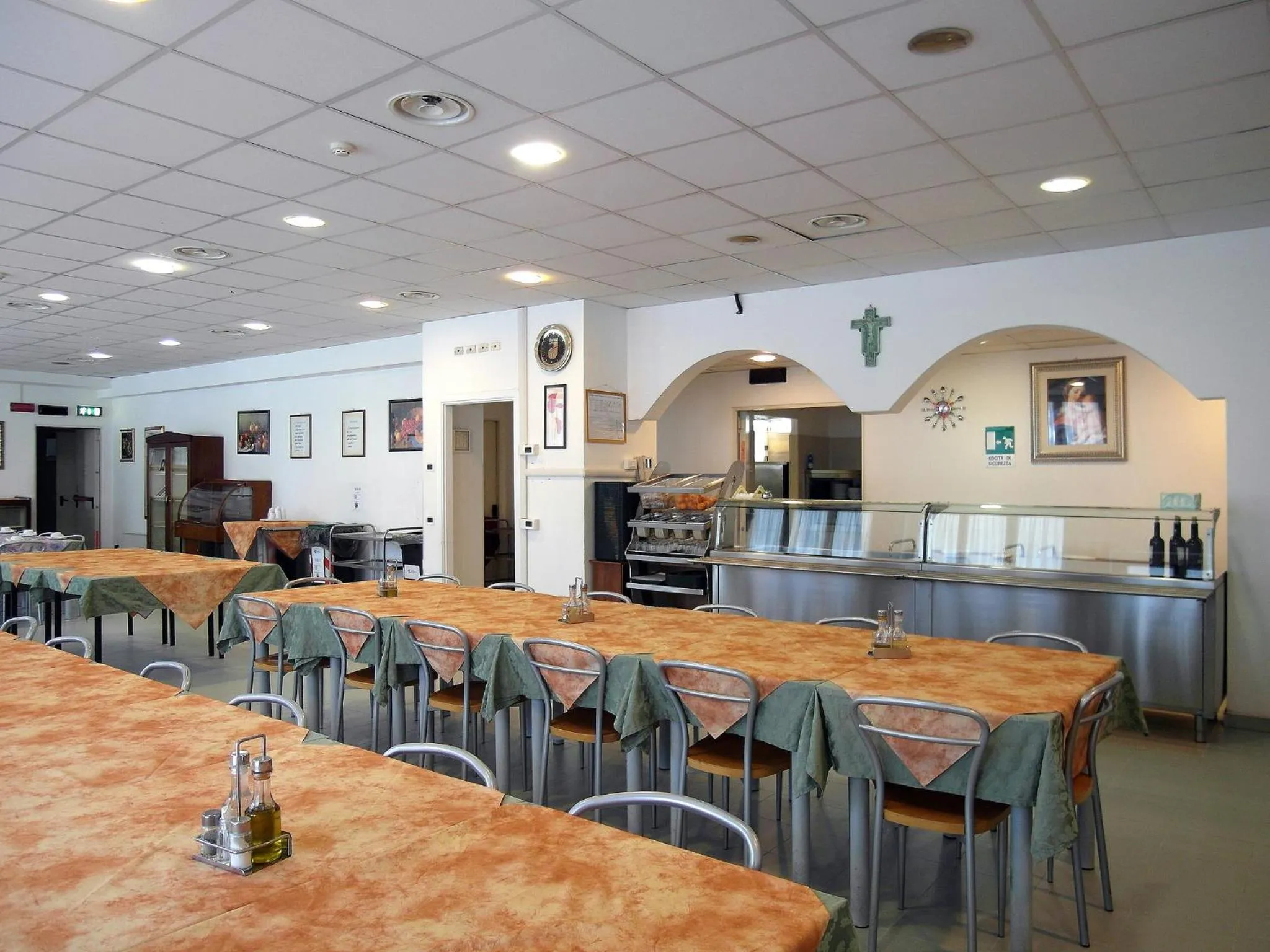 Restaurant/places to eat in Casa per Ferie Opera Don Calabria