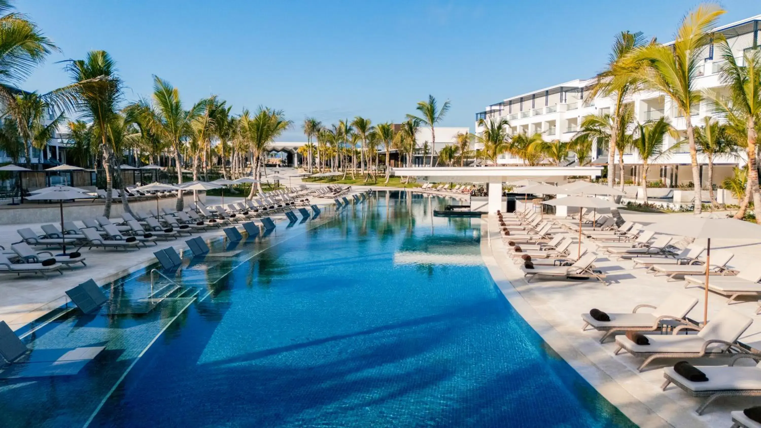 Swimming pool in Secrets Tides Punta Cana - All Inclusive Swimming pool in Secrets Tides Punta Cana - All Inclusive