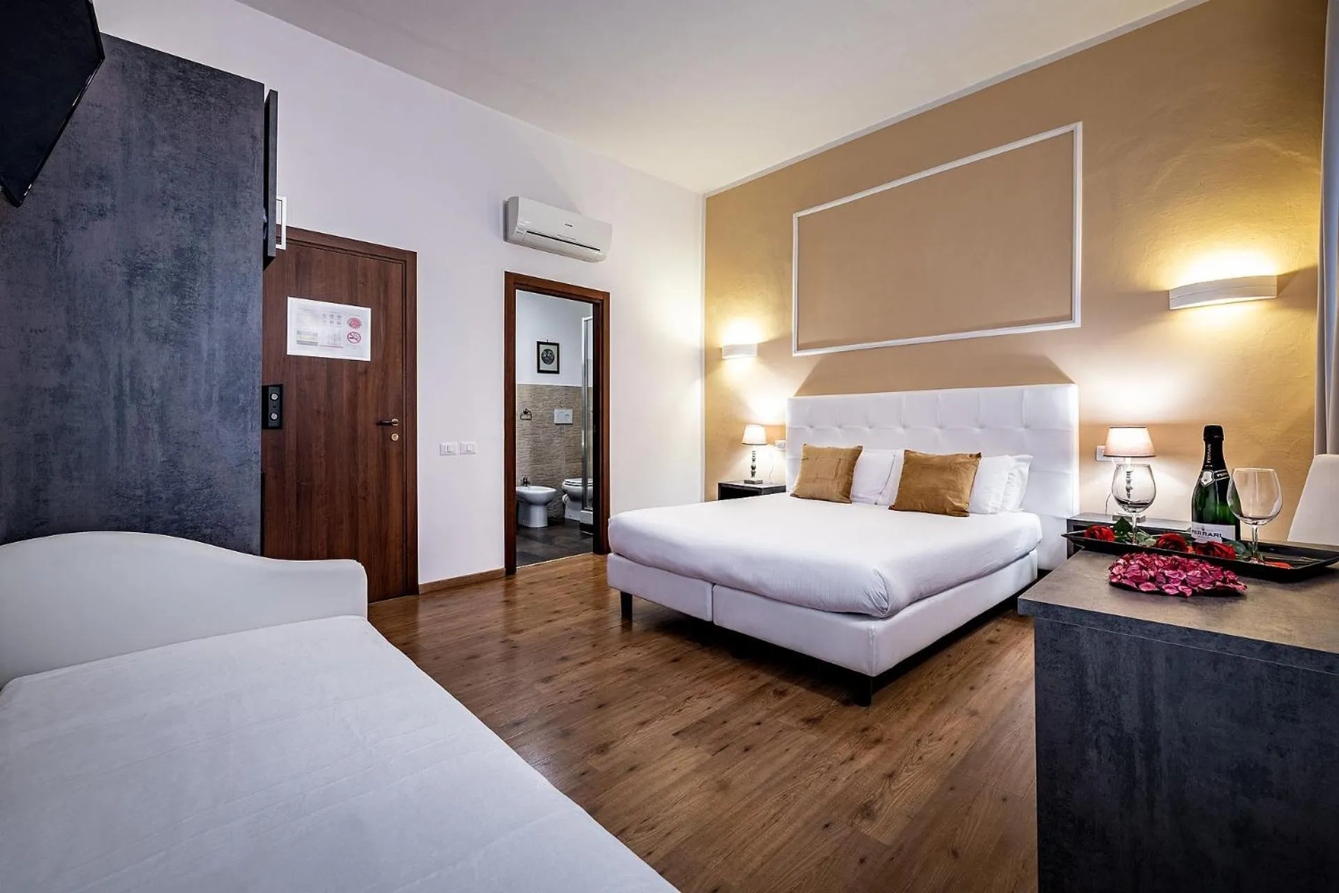 Photo of the whole room, Bed in B&B De Biffi