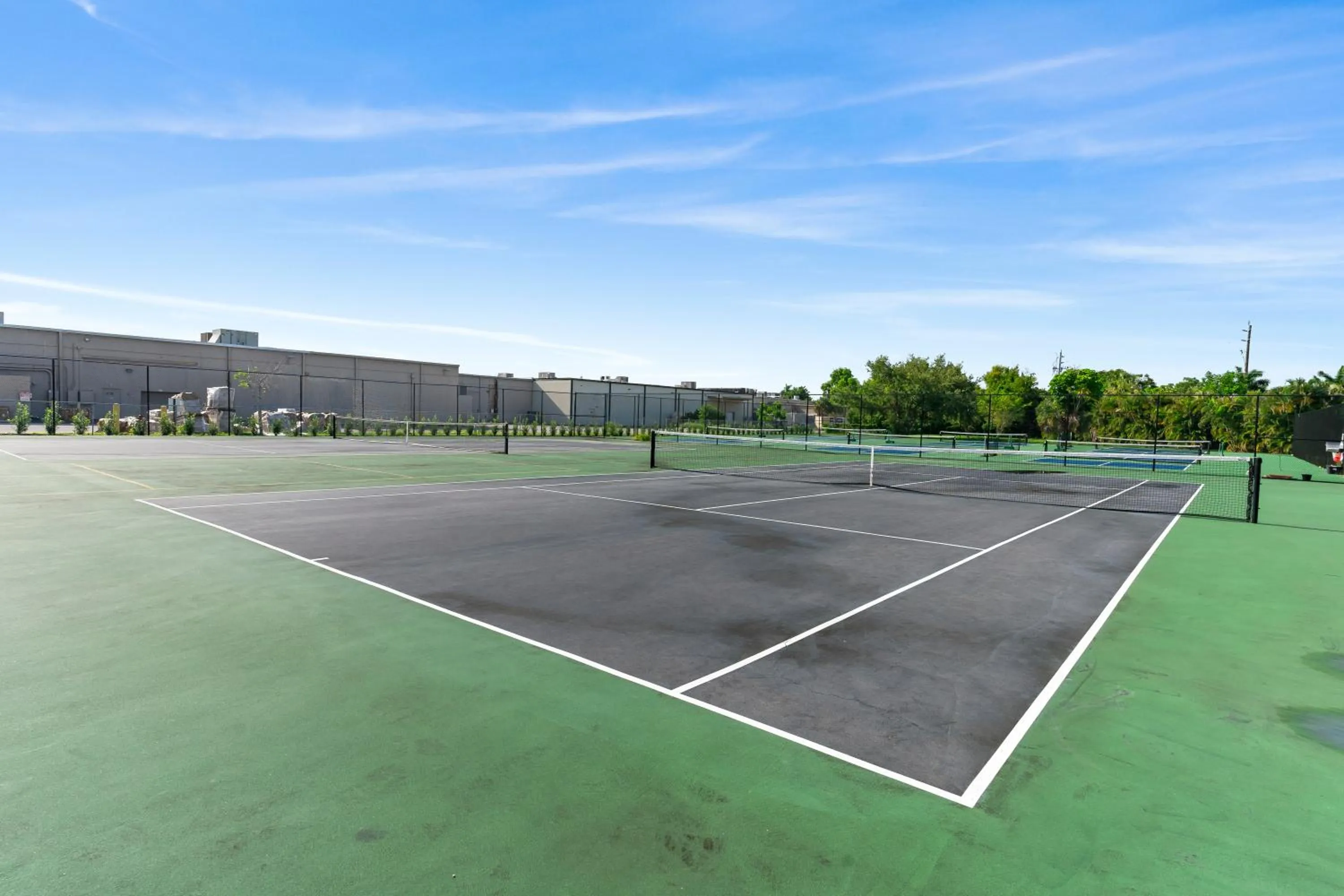Tennis court in Park Shore Resort