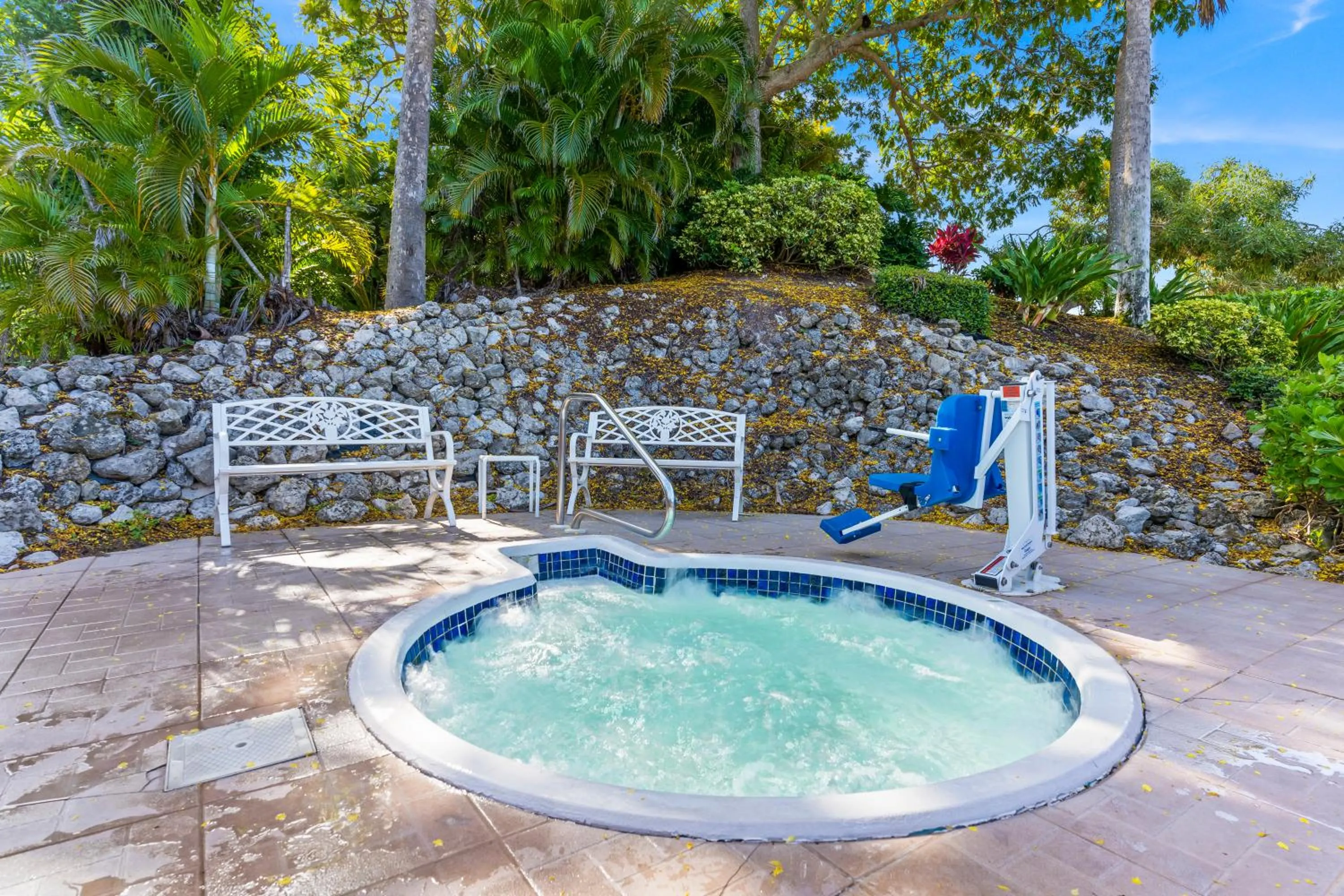 Hot Tub in Park Shore Resort