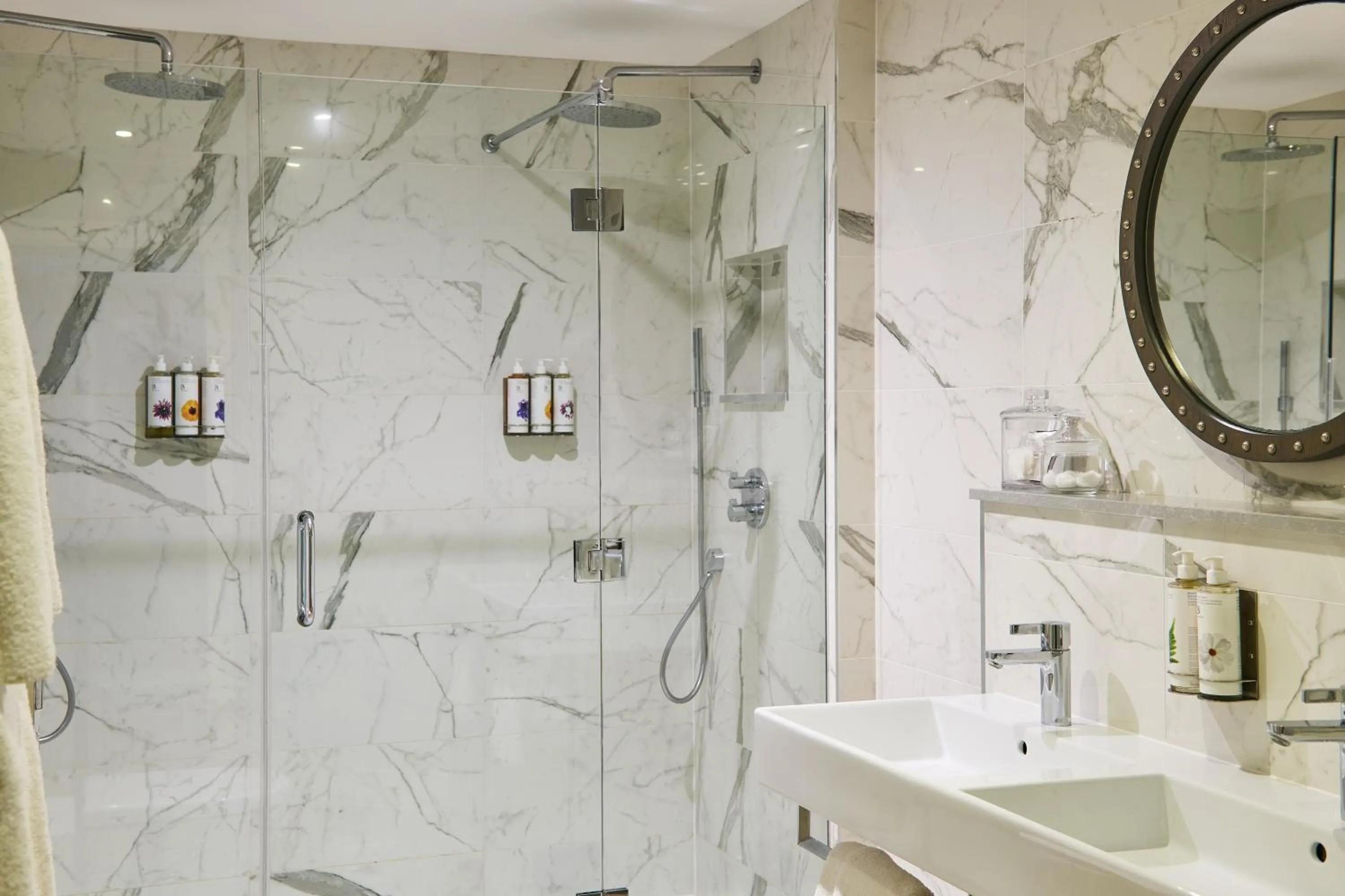 Shower in Harbour Hotel & Spa Christchurch