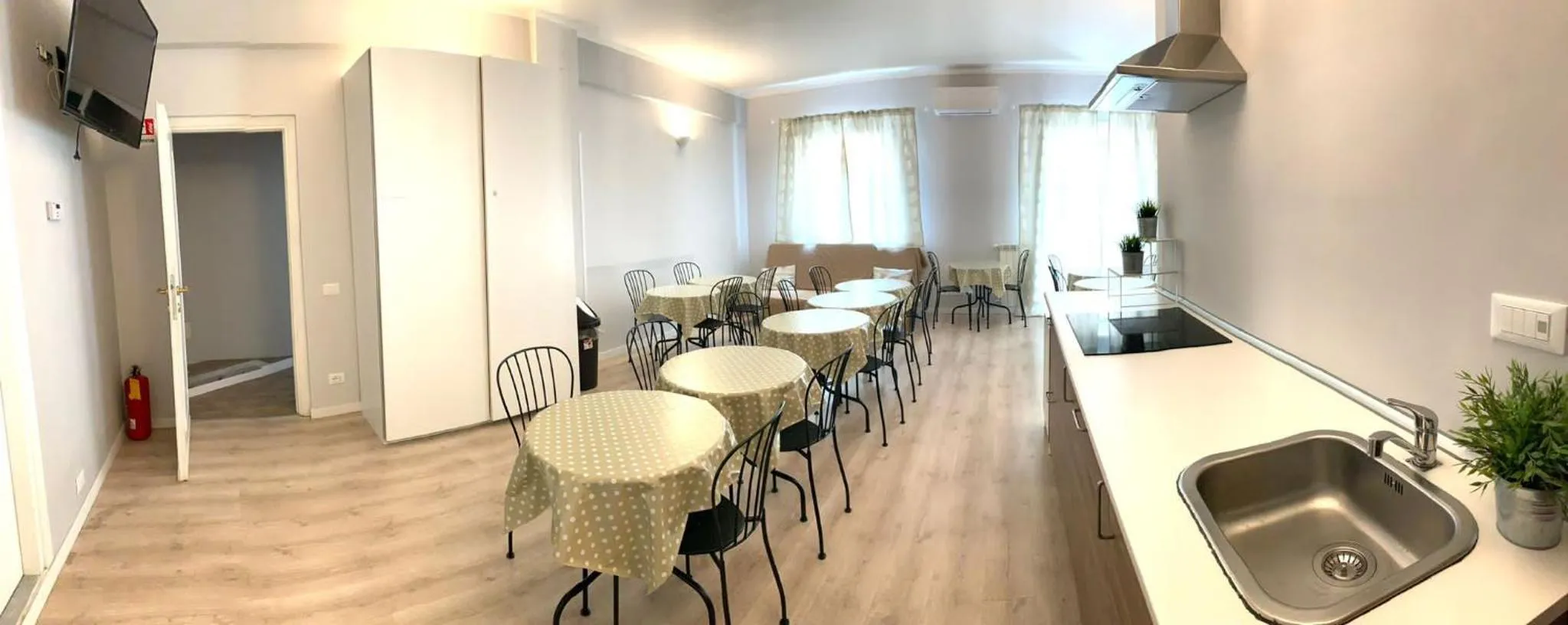 Communal lounge/ TV room in NASONI DI ROMA (VICINISSIMO BASILICA SAN GIOVANNI IN LATERANO)