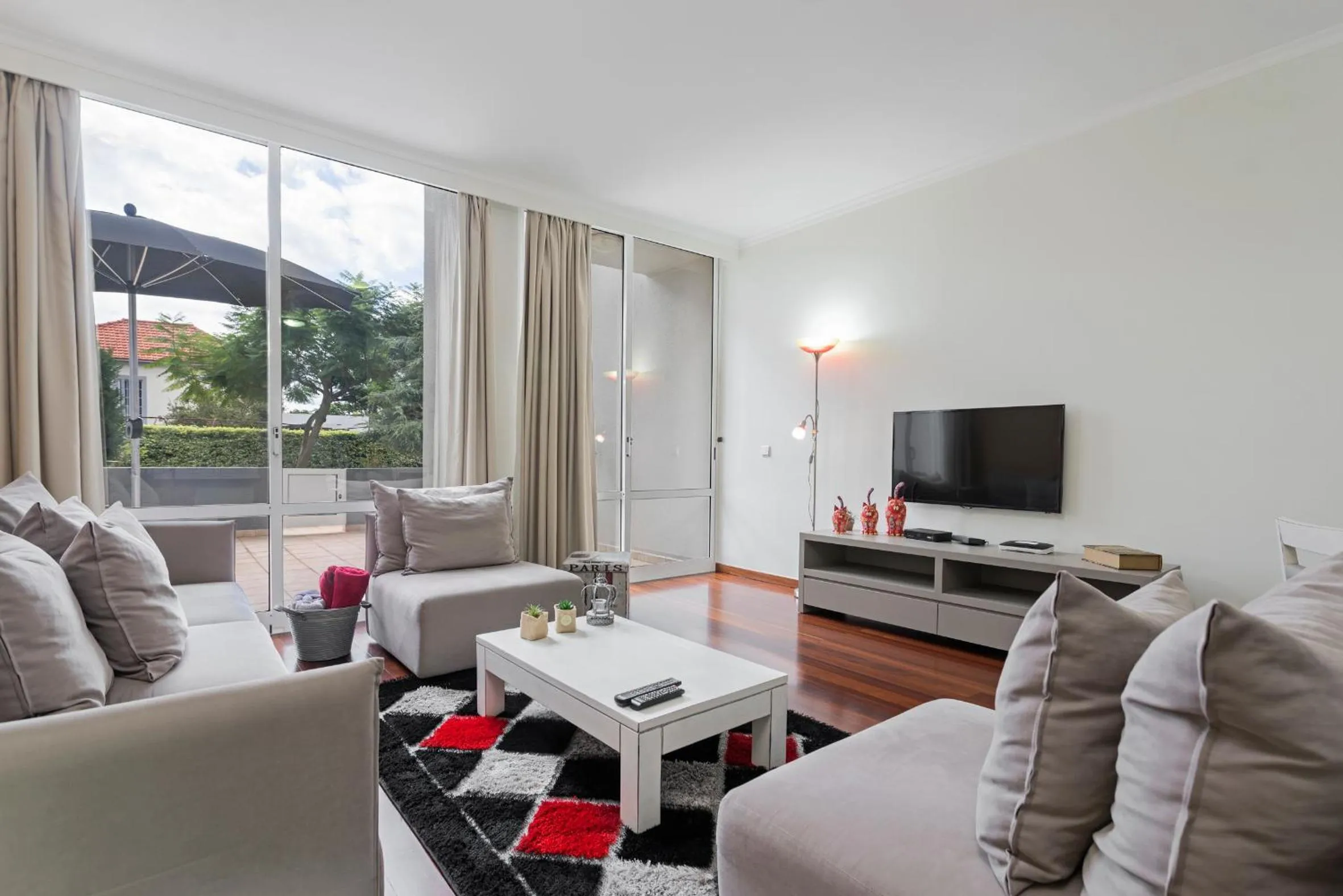 TV and multimedia in Achada I by An Island Apart