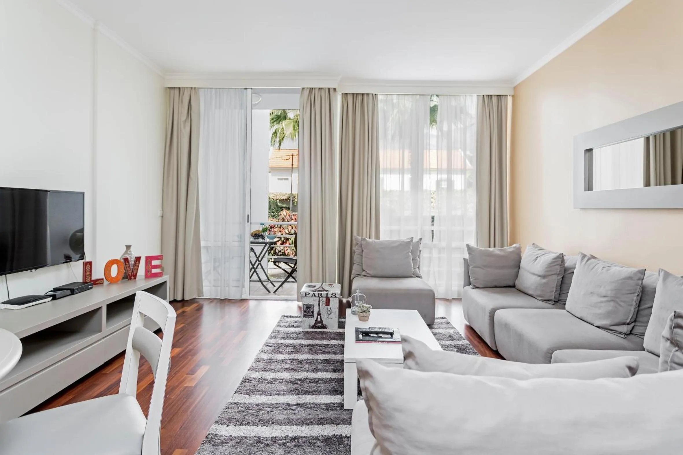 Balcony/Terrace in Achada I by An Island Apart