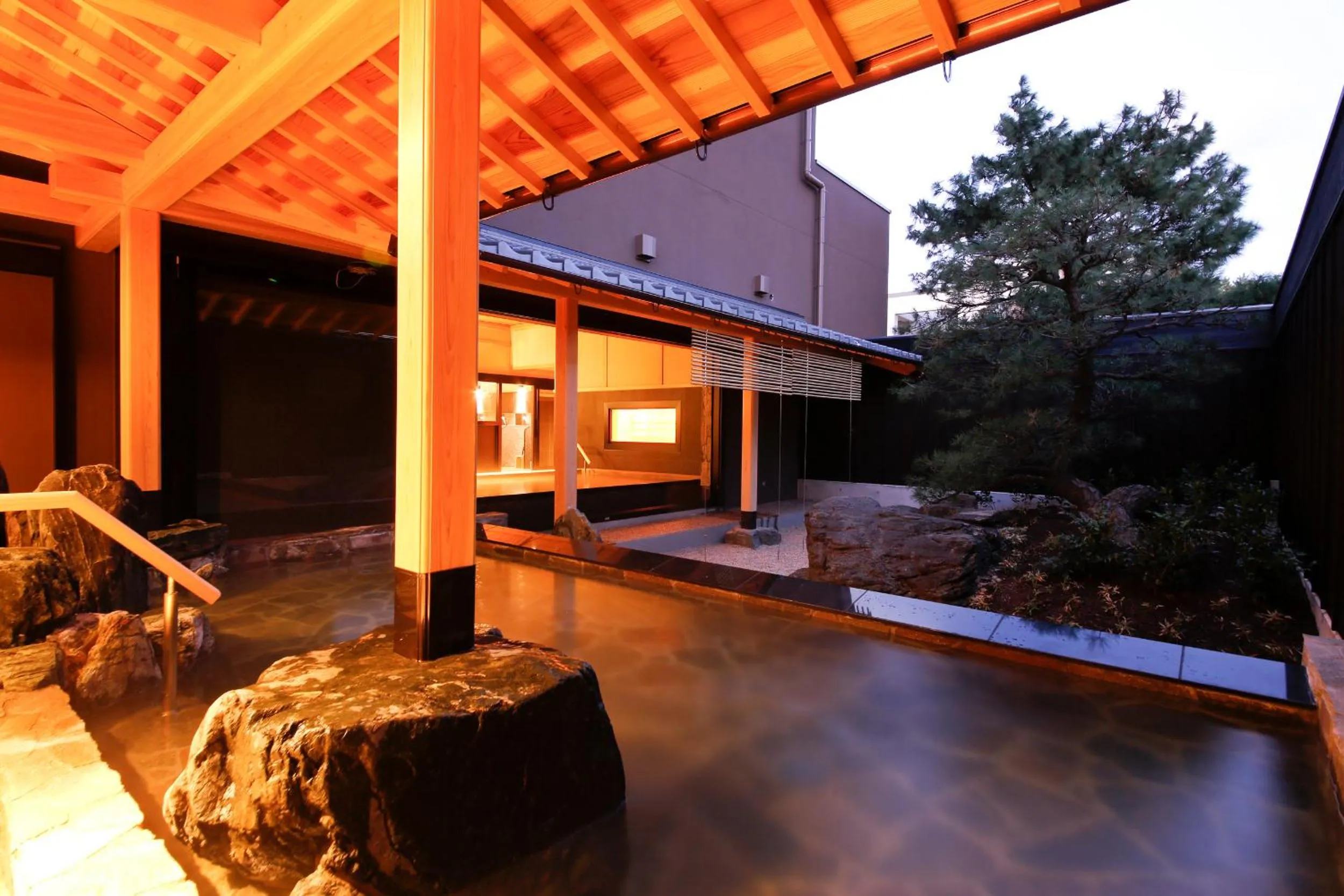 Hot Spring Bath in Awaji Hamarikyu
