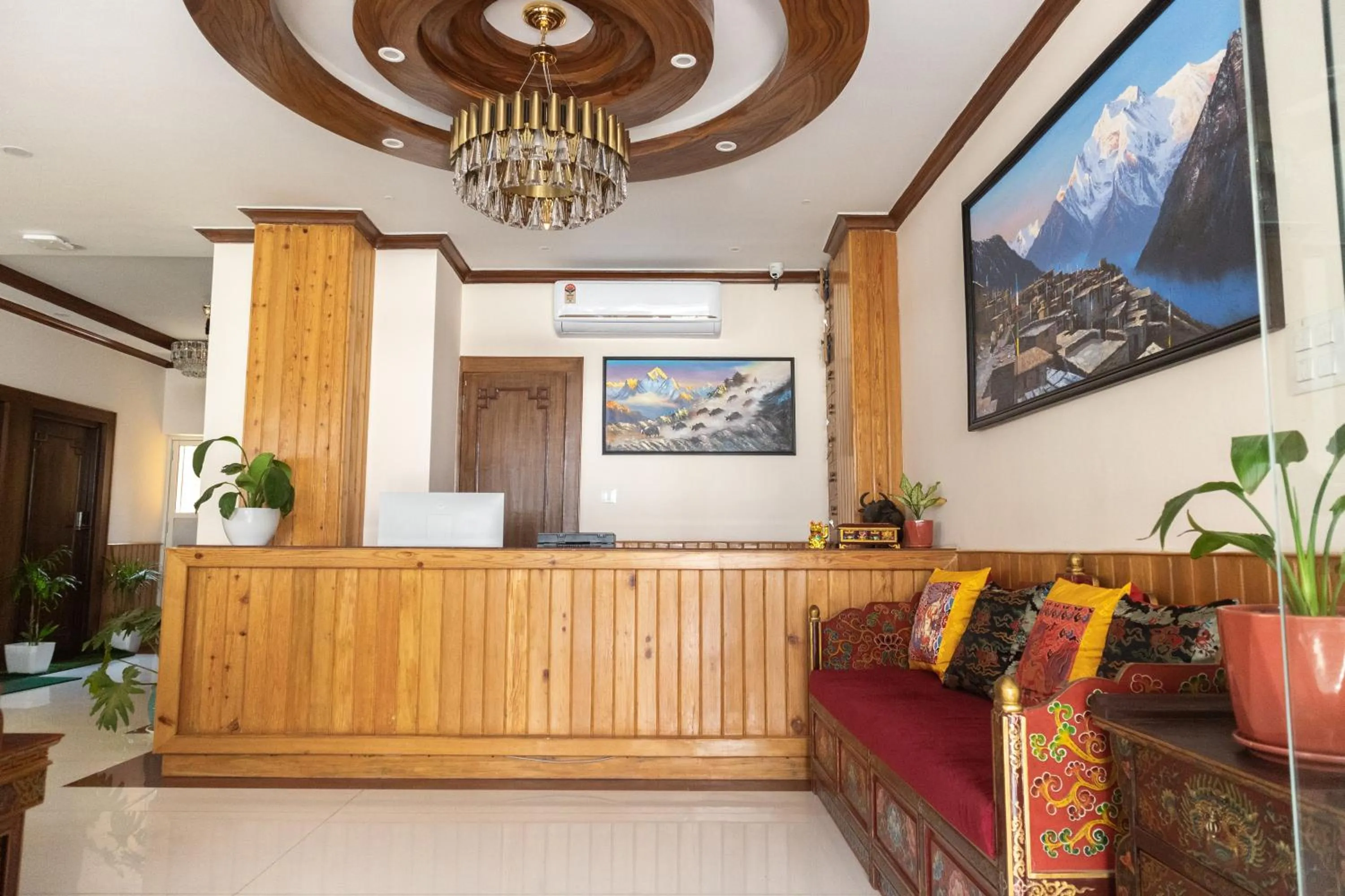 Lobby or reception in Hotel Yakroo Manang