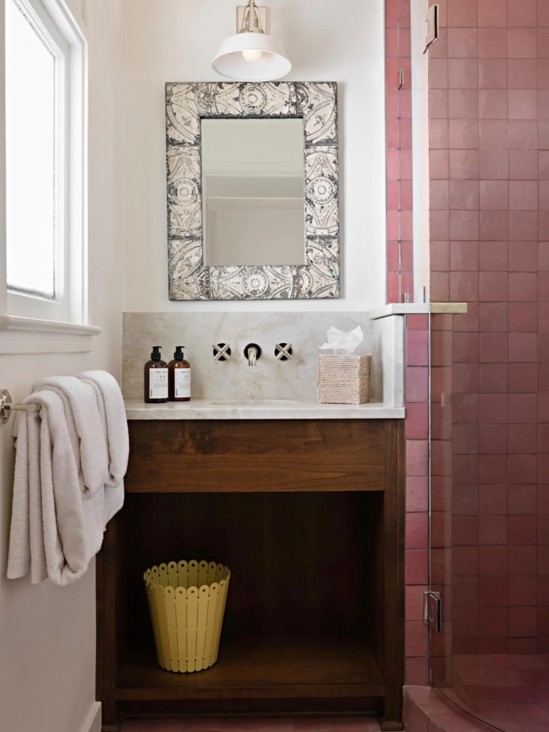 Shower in Farmhouse Paso