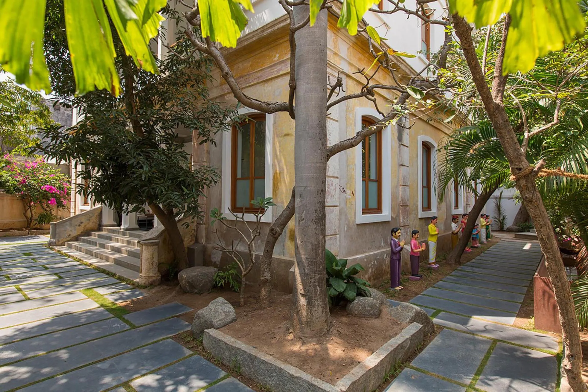 Facade/entrance in La Villa