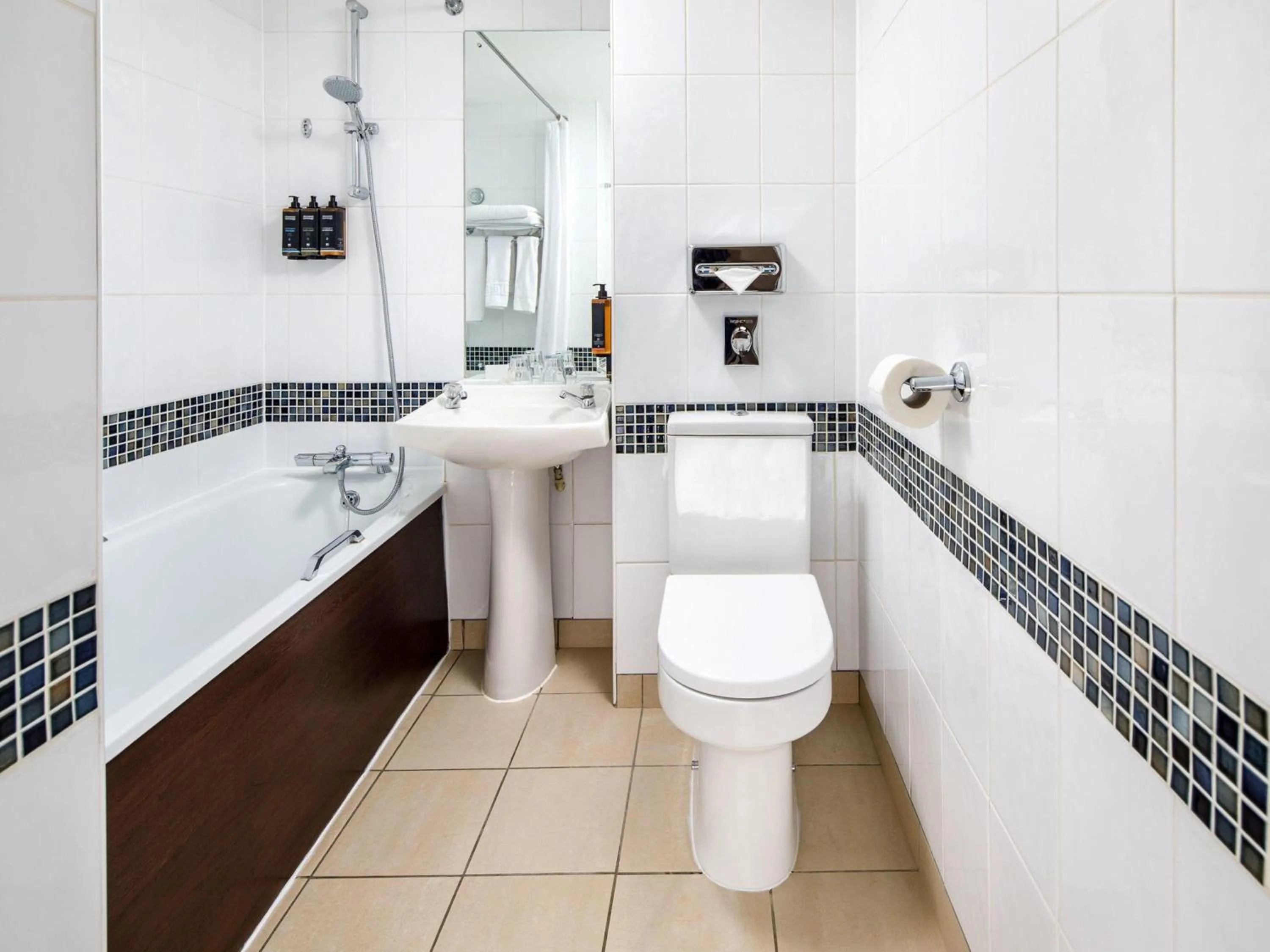 Bedroom in Mercure Glasgow City Hotel