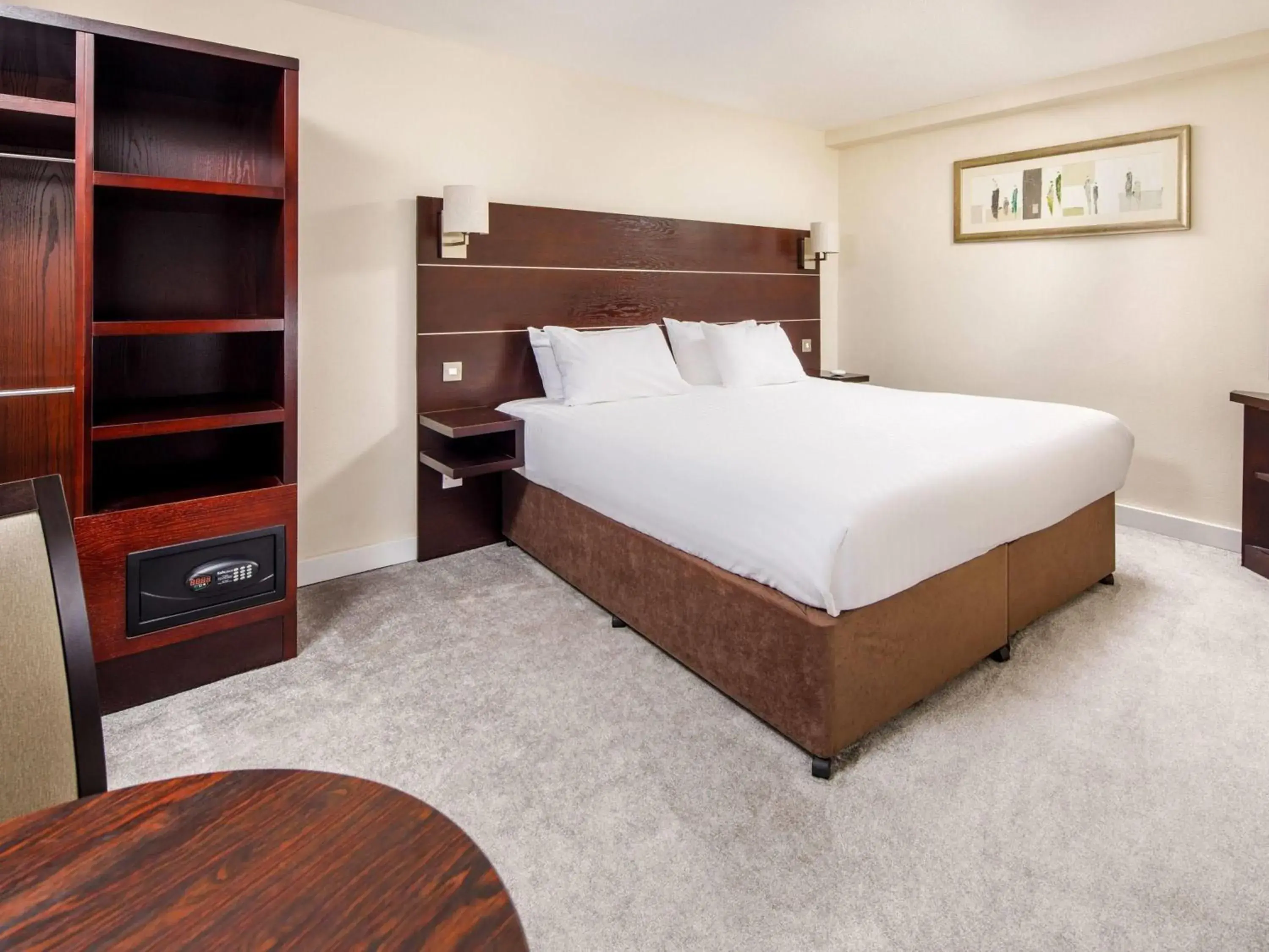 Bedroom, Bed in Mercure Glasgow City Hotel Bedroom, Bed in Mercure Glasgow City Hotel