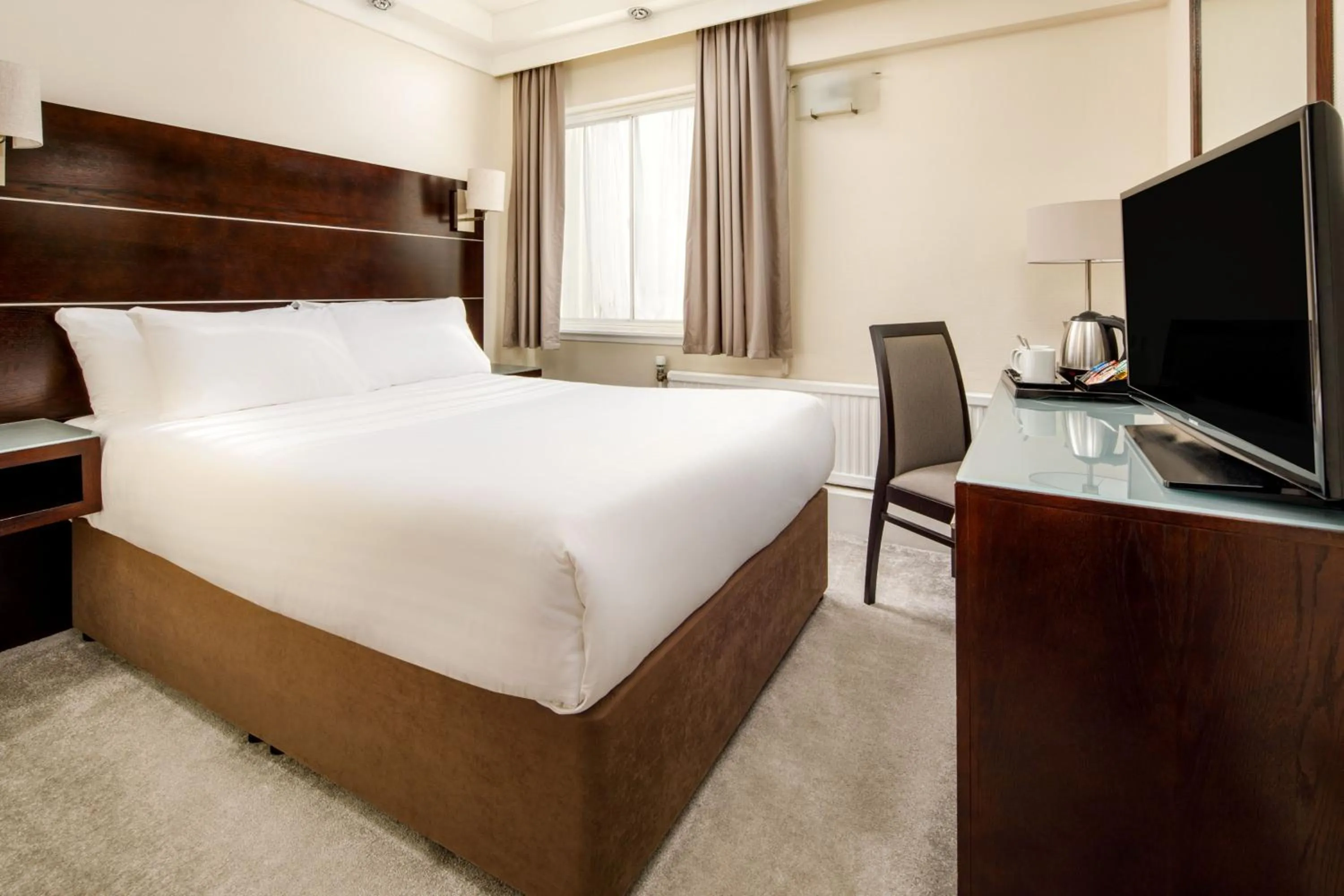 Bed in Mercure Glasgow City Hotel