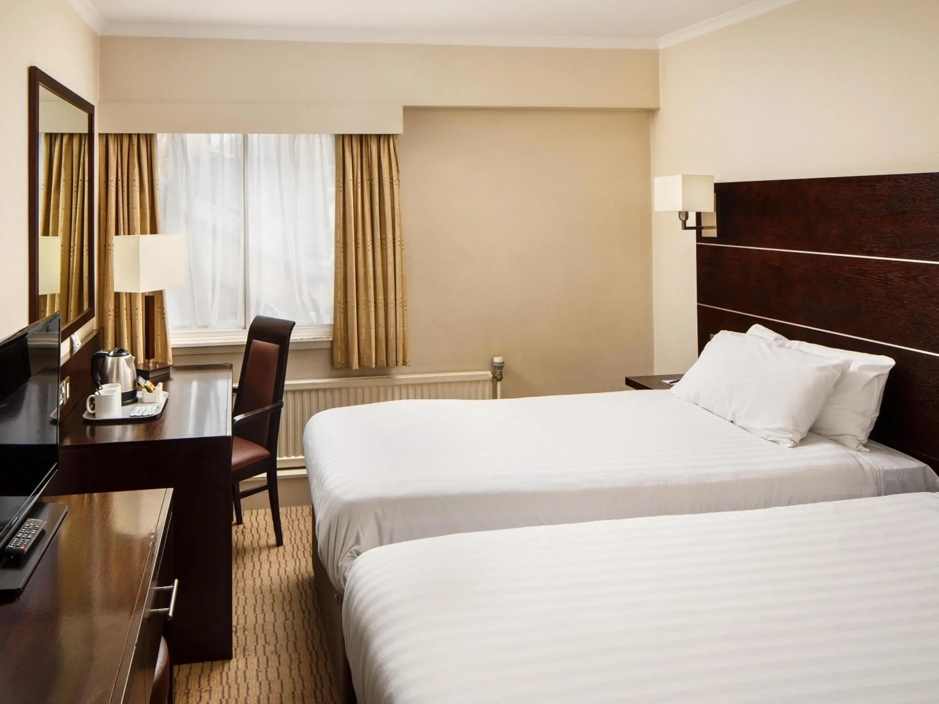 Bedroom, Bed in Mercure Glasgow City Hotel Bedroom, Bed in Mercure Glasgow City Hotel