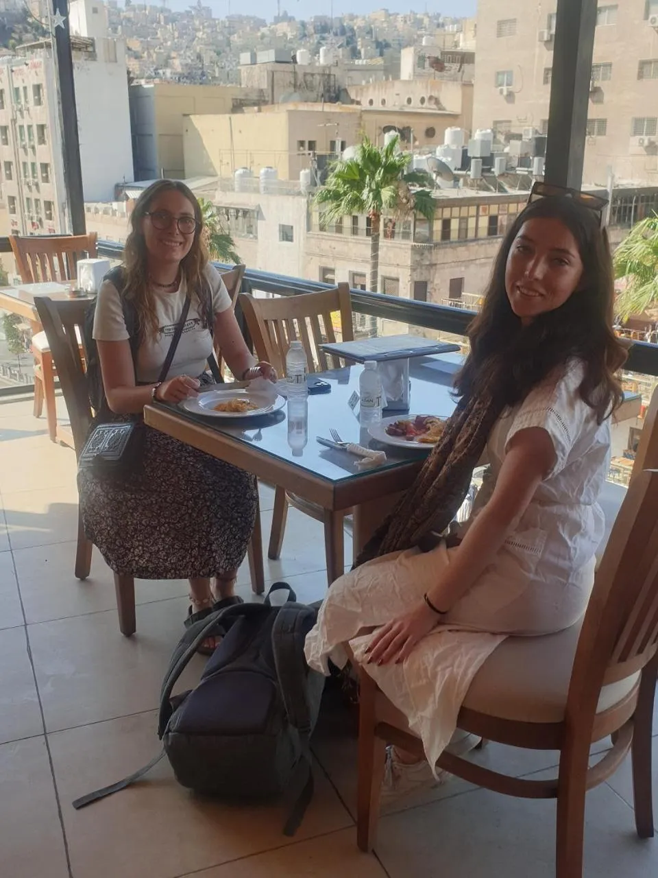 Restaurant/places to eat in Art Hotel Downtown