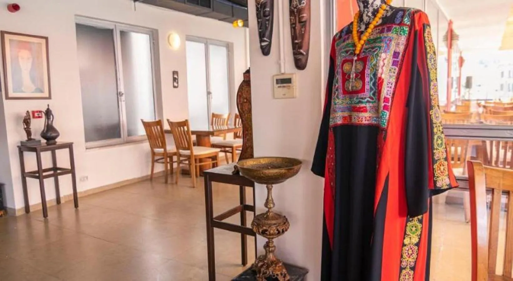 Restaurant/places to eat in Art Hotel Downtown