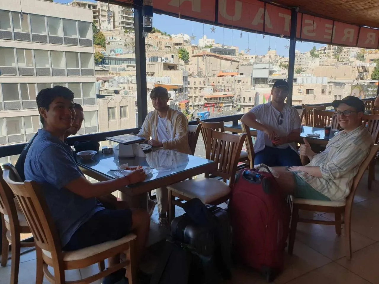 Restaurant/places to eat in Art Hotel Downtown