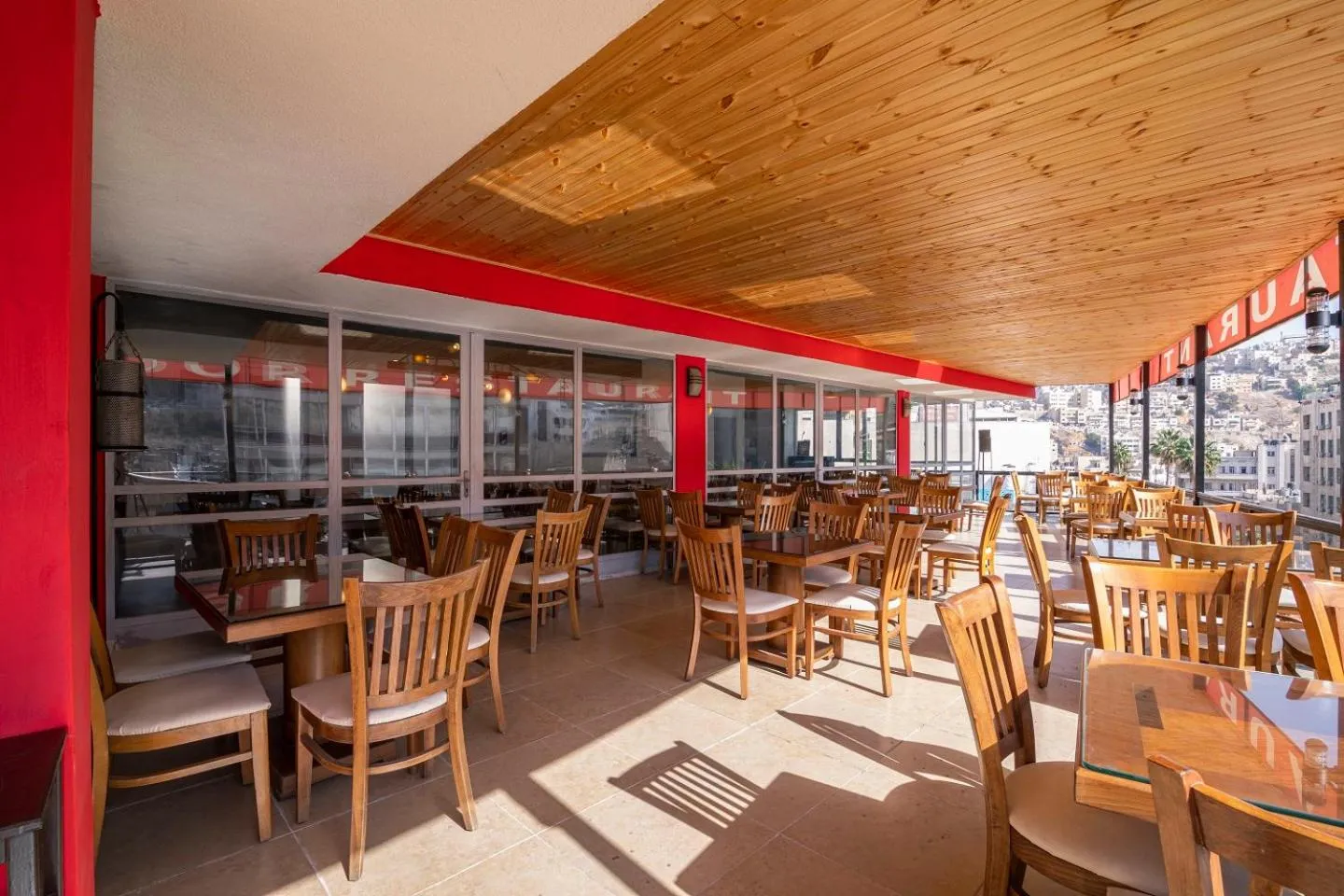 Restaurant/places to eat in Art Hotel Downtown