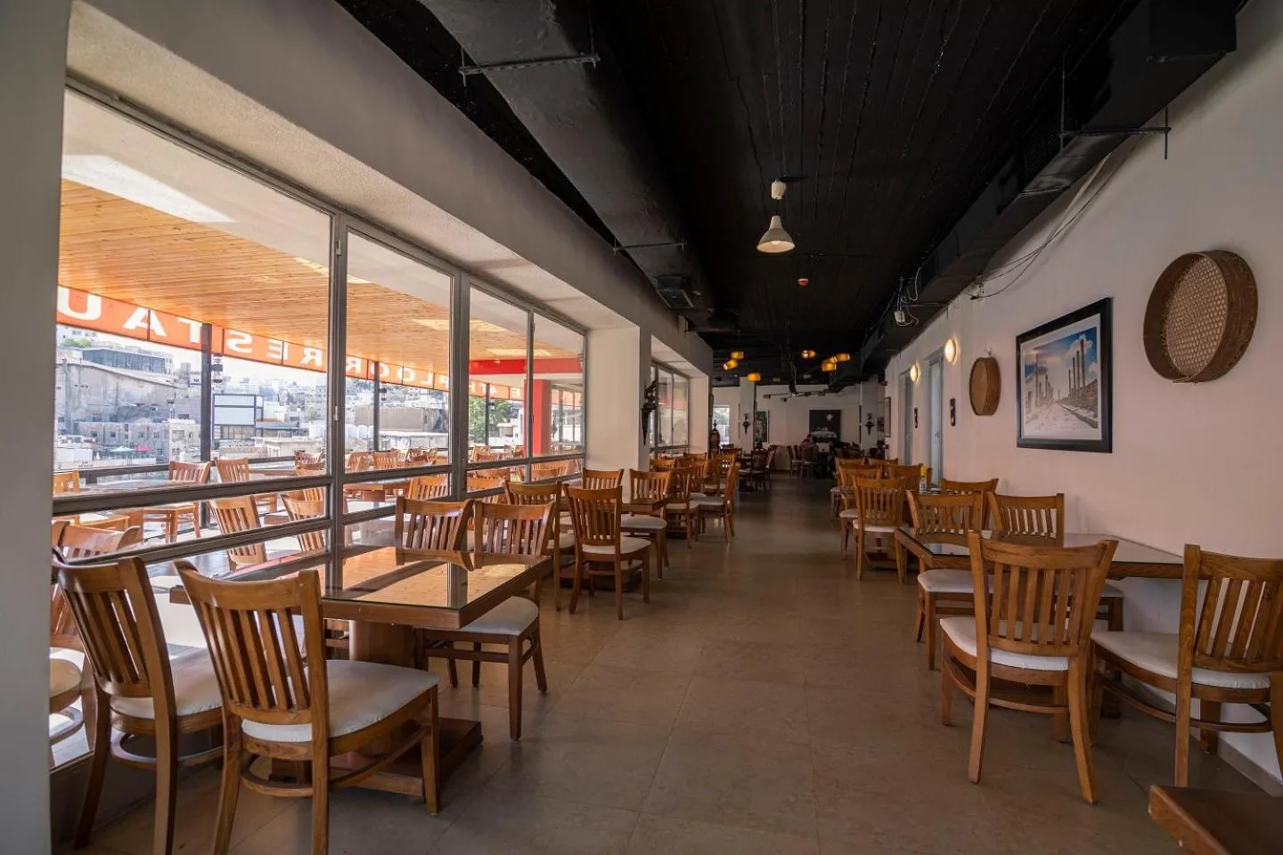 Restaurant/places to eat in Art Hotel Downtown