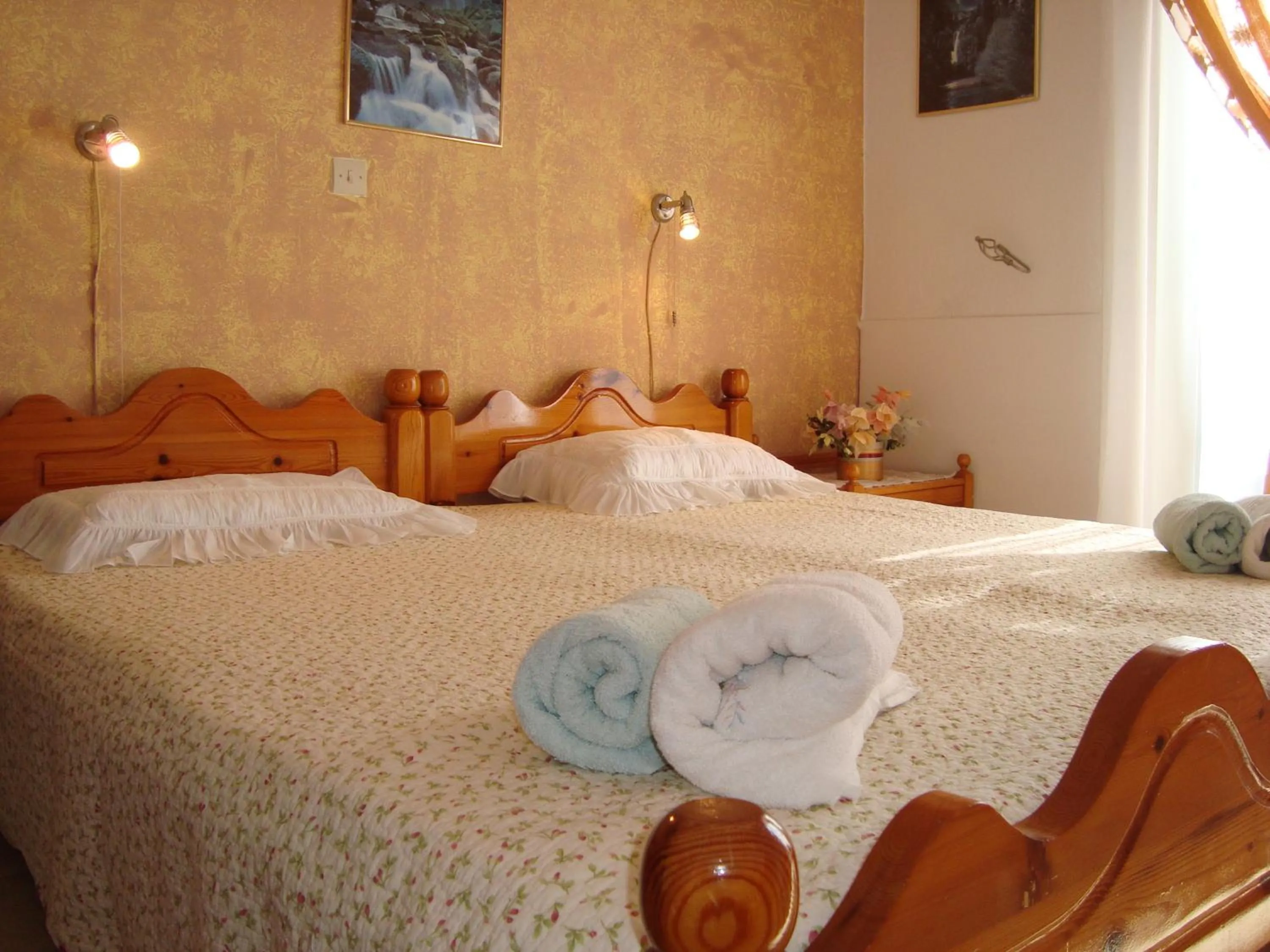 Bedroom, Bed in George's Apartments