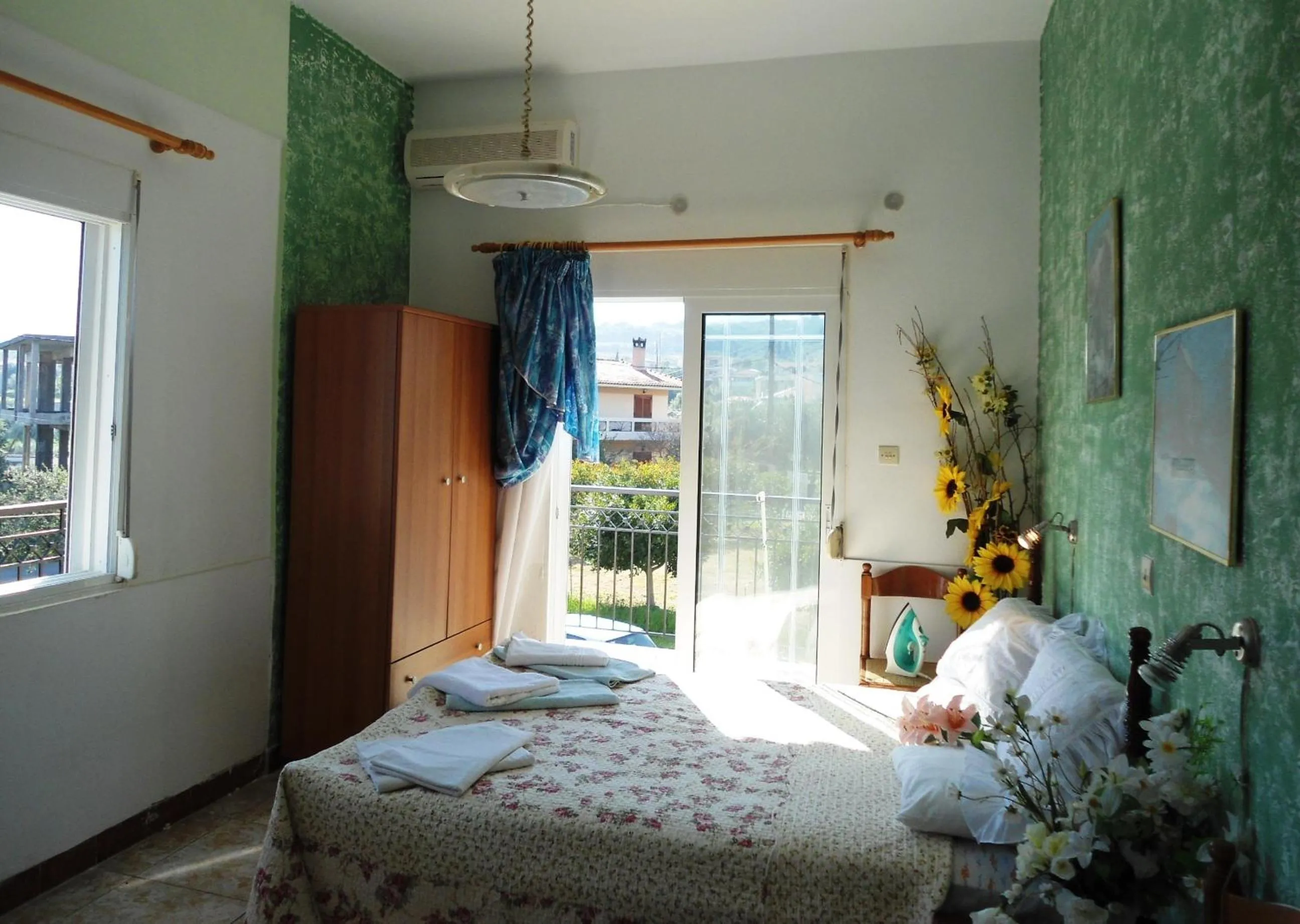 Bedroom, Bed in George's Apartments