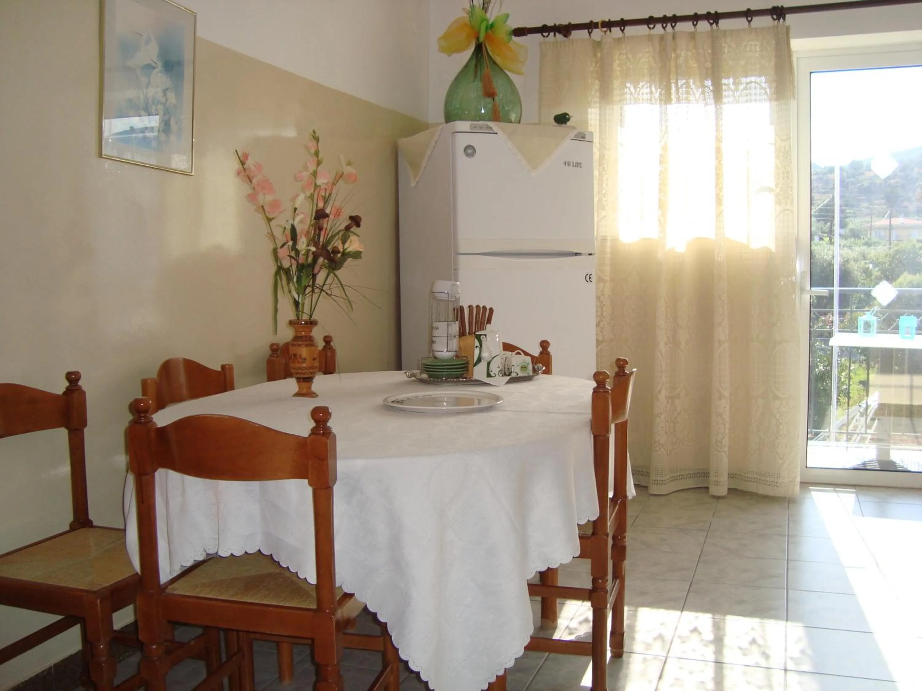Photo of the whole room in George's Apartments