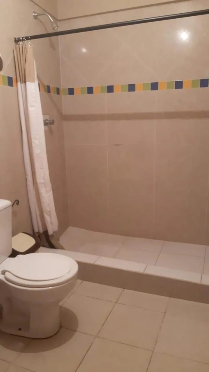 Shower in Cruz Popayan Sucre