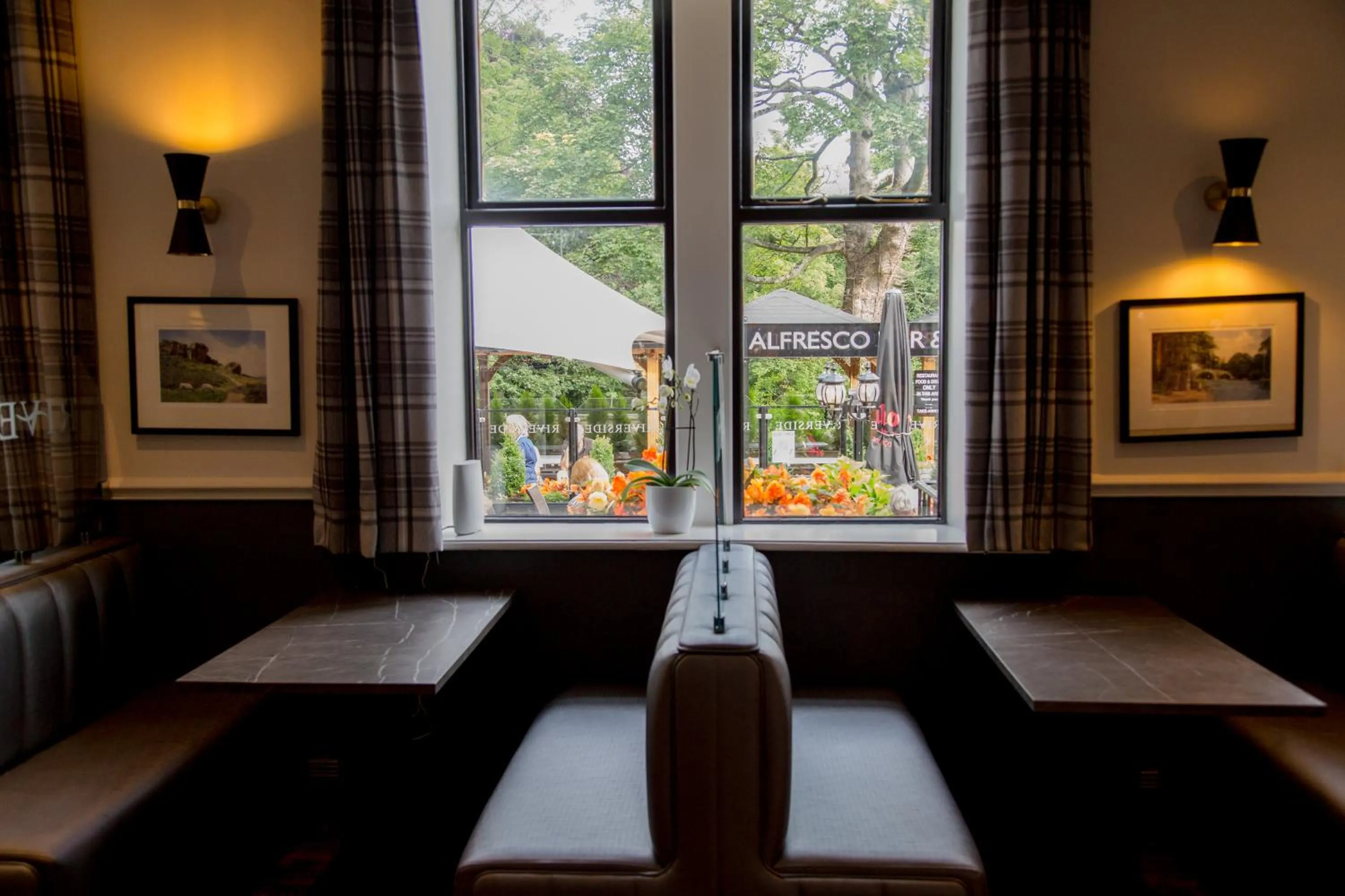 Lounge or bar, Bed in Ilkley Riverside Hotel