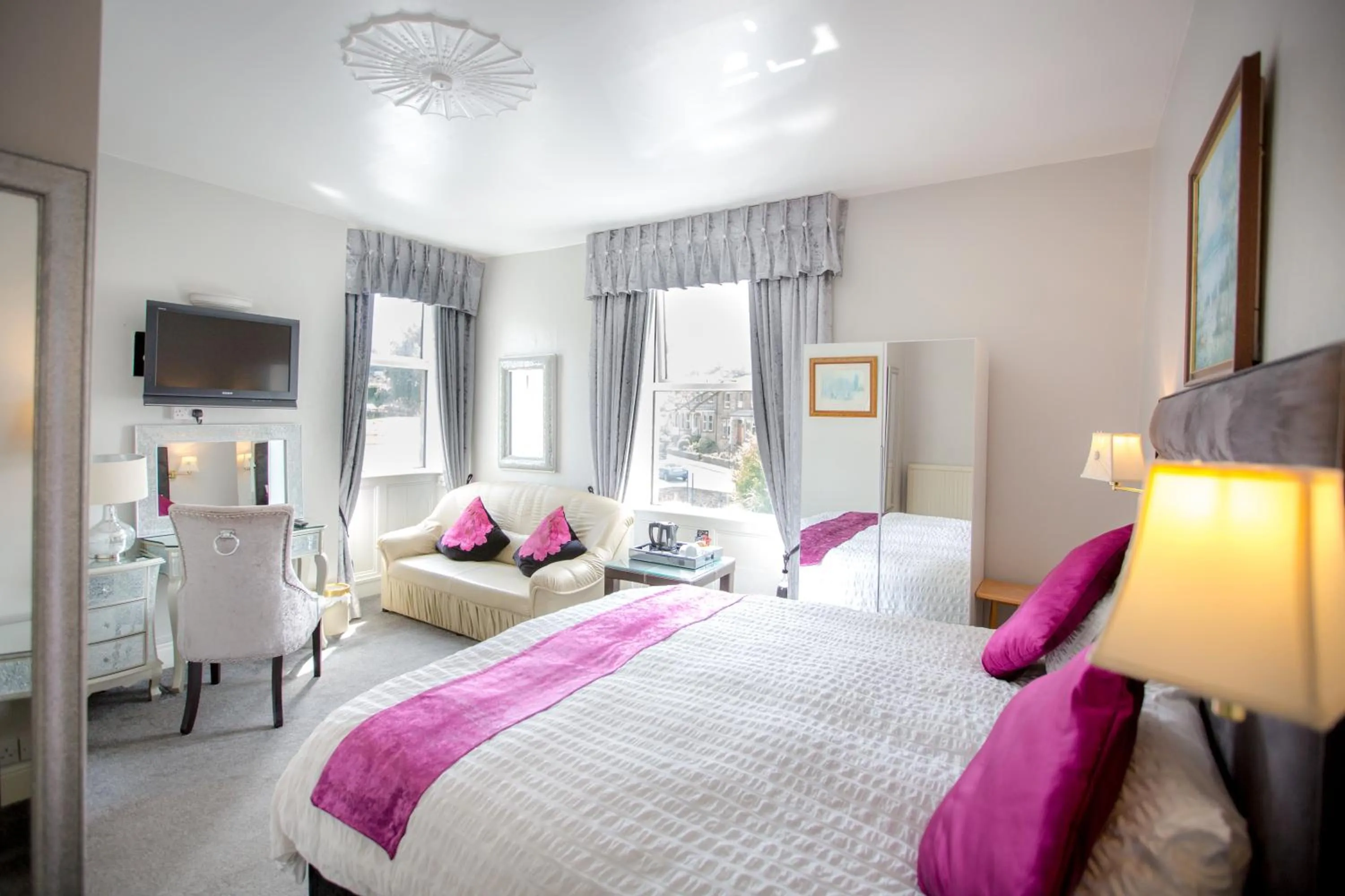 Bedroom, Bed in Ilkley Riverside Hotel