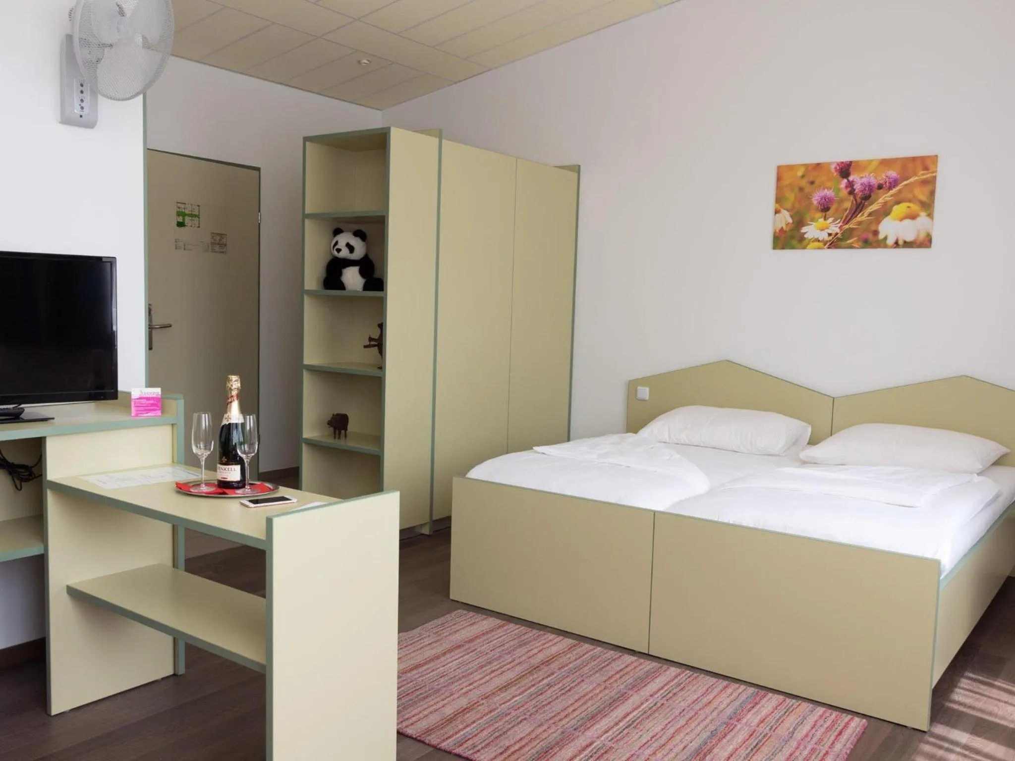 Photo of the whole room, Bed in WinRooms "hotel&apartments"