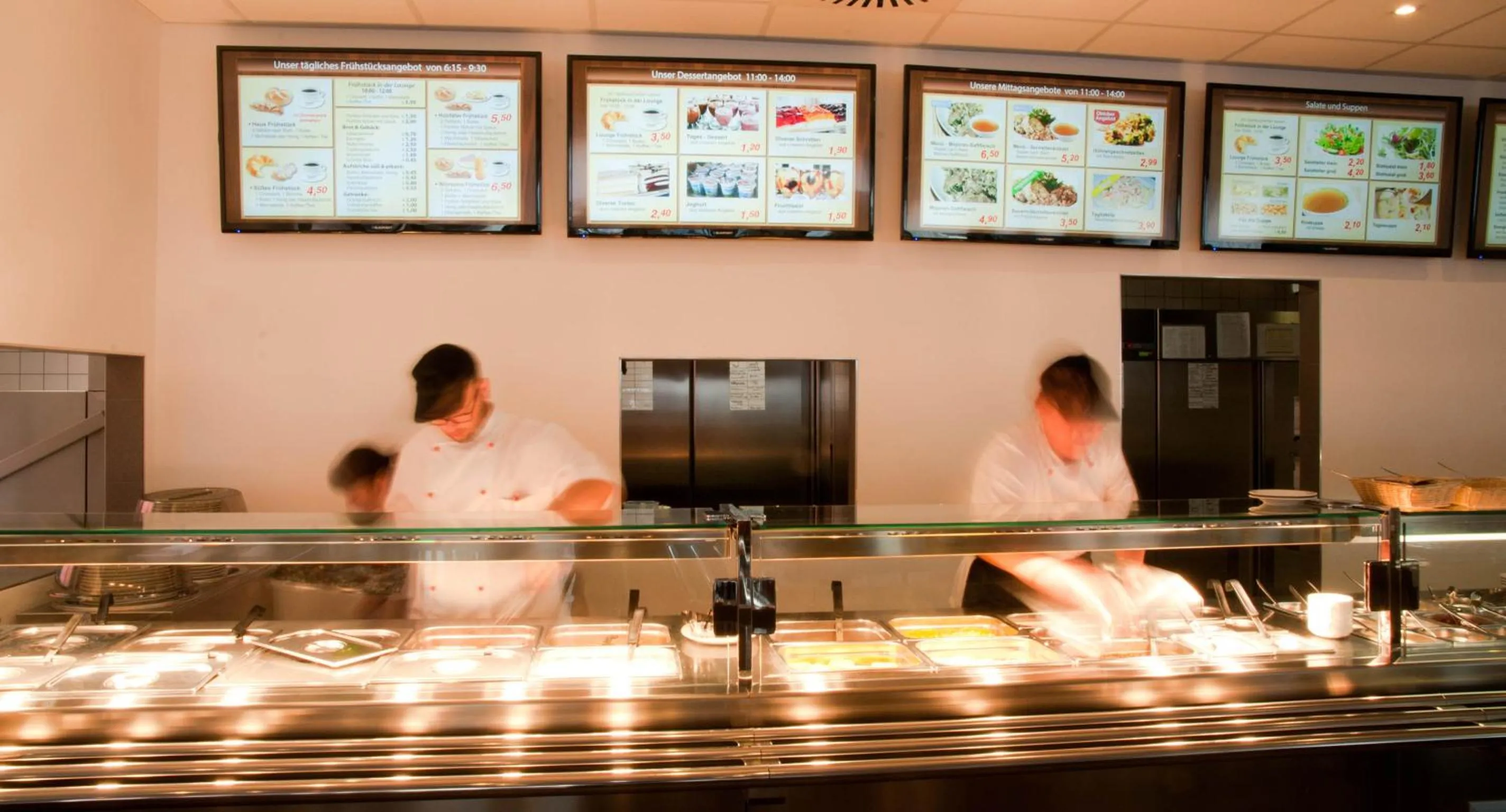 Restaurant/places to eat in WinRooms "hotel&apartments"