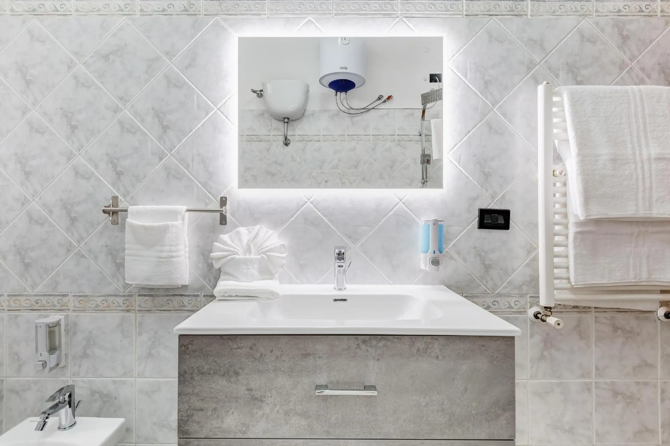 Shower in Joker House Roma in 15 minuti Station Airport