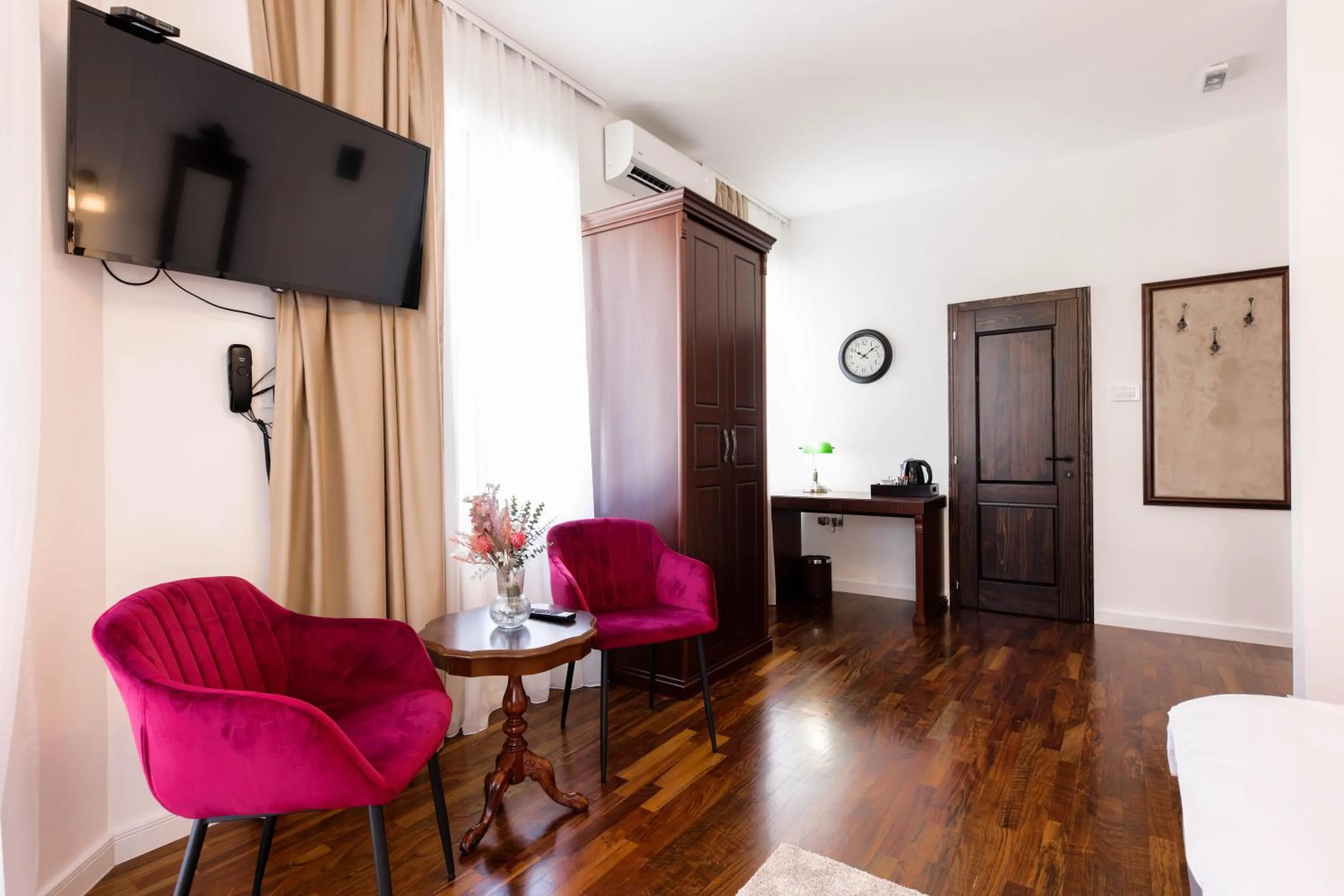 TV and multimedia in Villa 1927