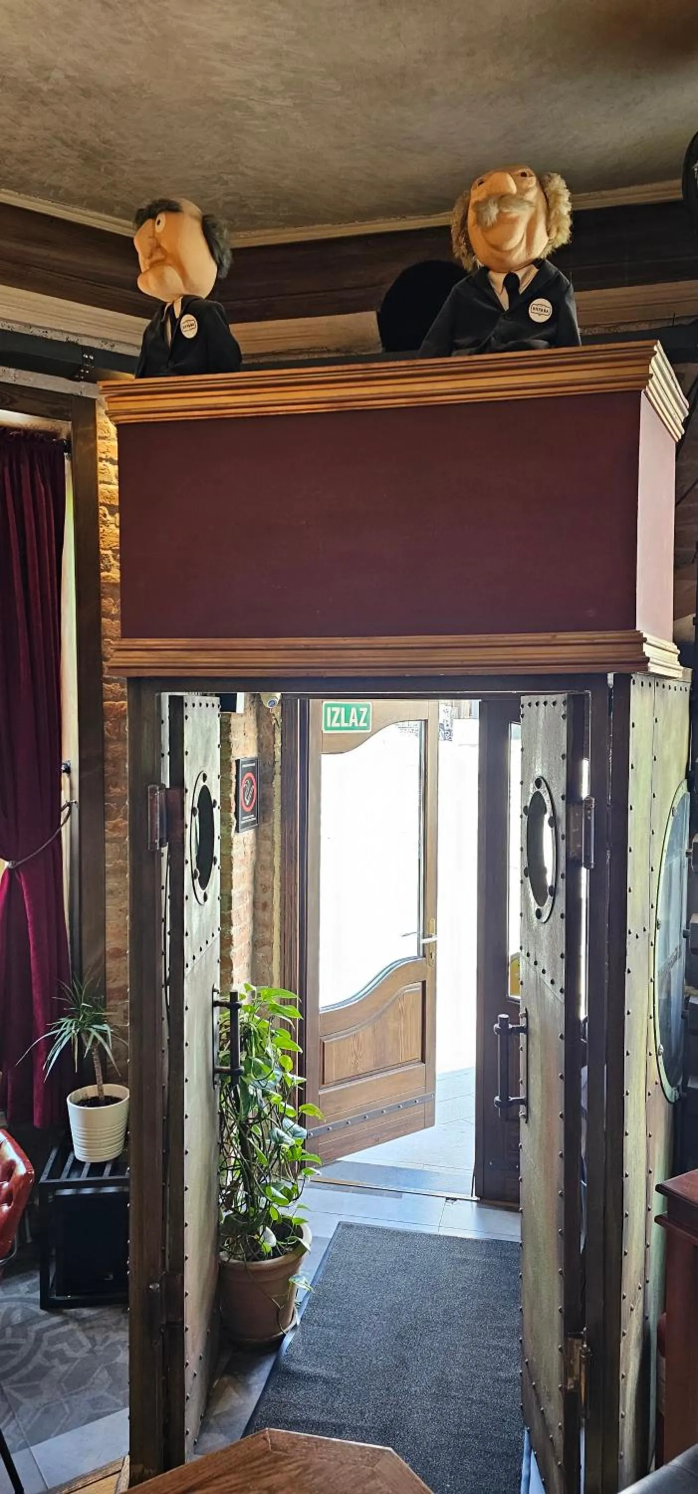 Restaurant/places to eat in Villa 1927