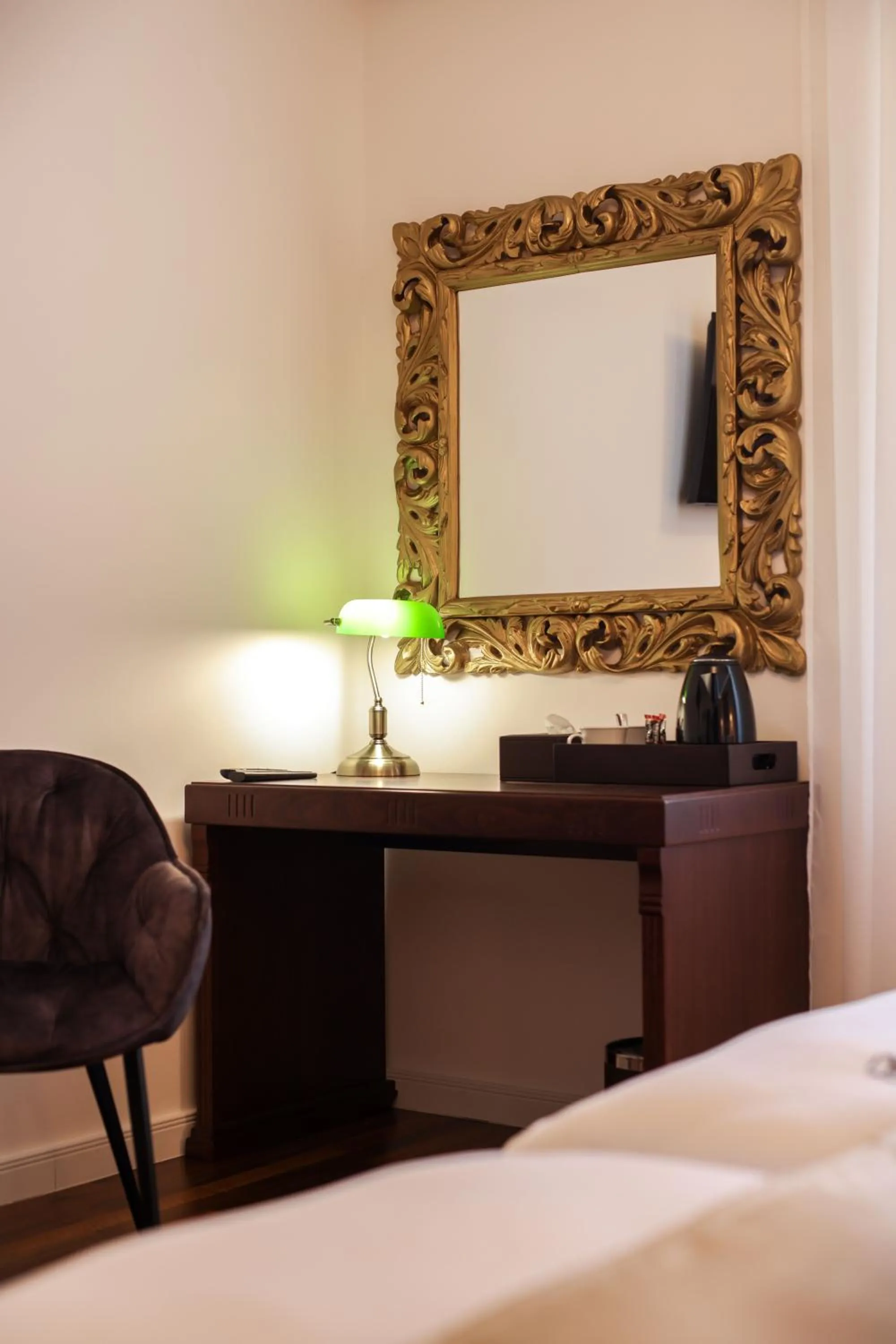 Photo of the whole room, Bed in Villa 1927