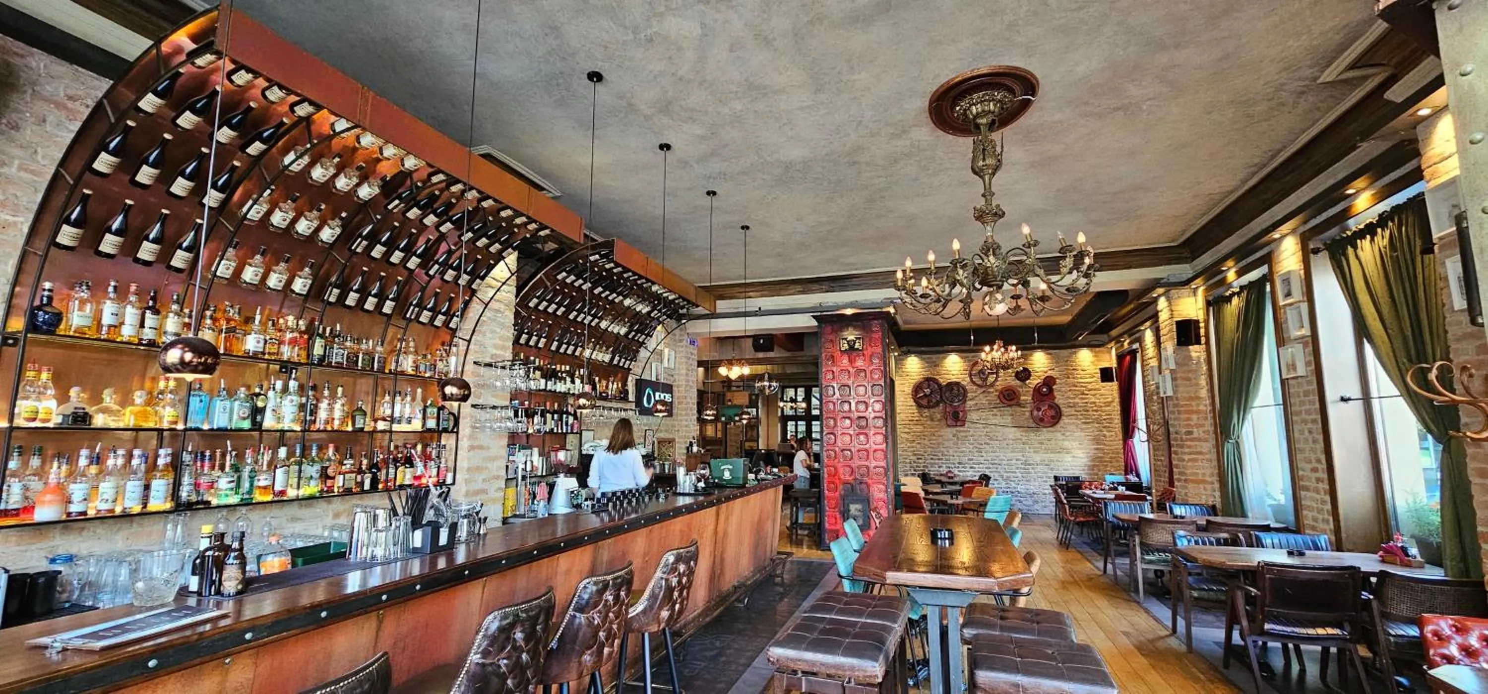 Restaurant/places to eat in Villa 1927