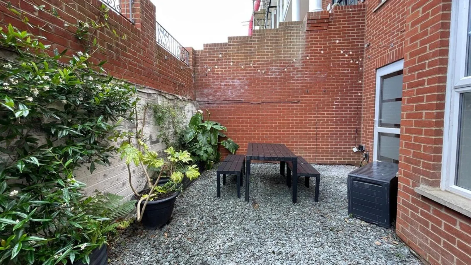 Garden in Walpole Bay 2 bed Stunning Garden Apt By Adliv