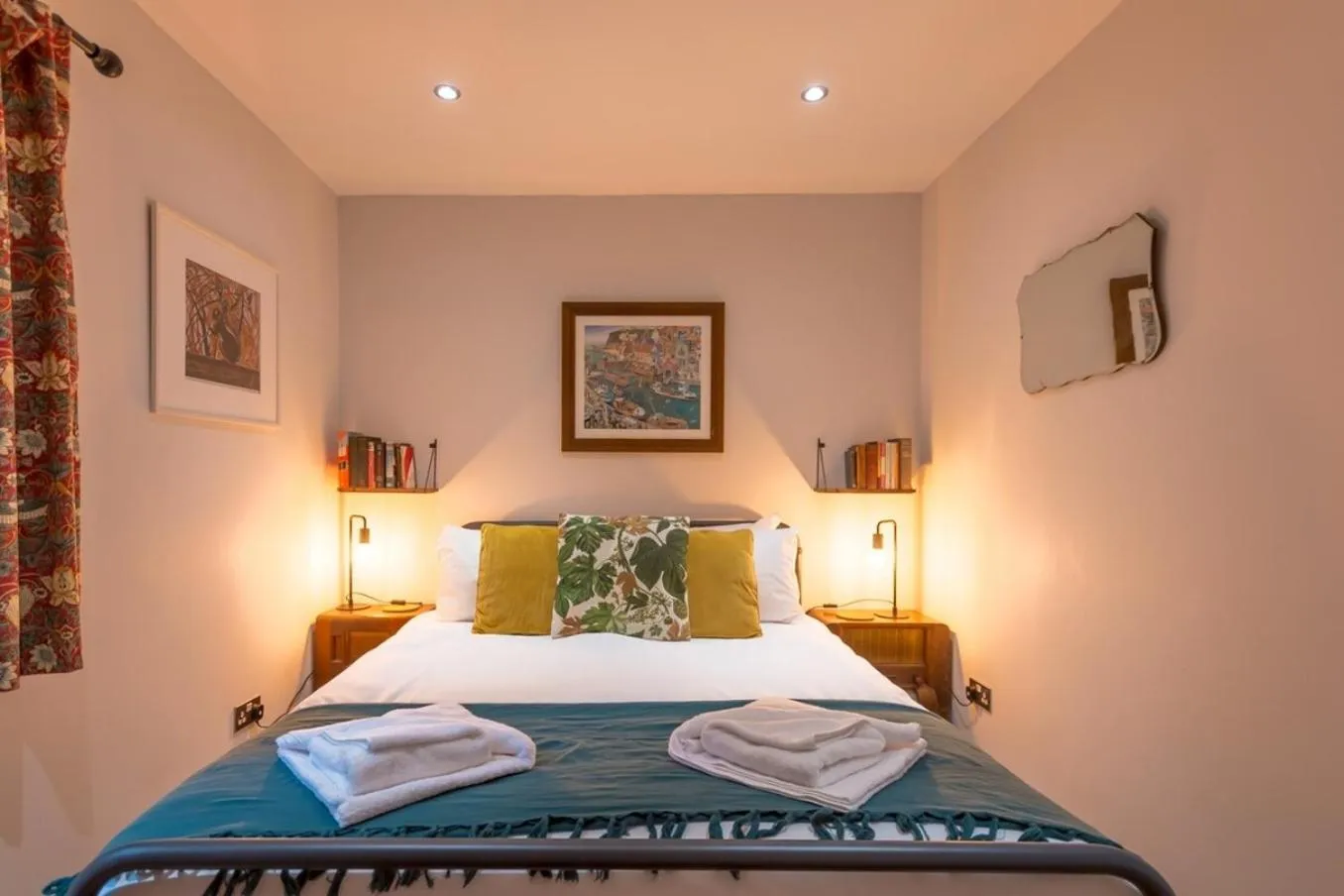 Bedroom, Bed in Walpole Bay 2 bed Stunning Garden Apt By Adliv