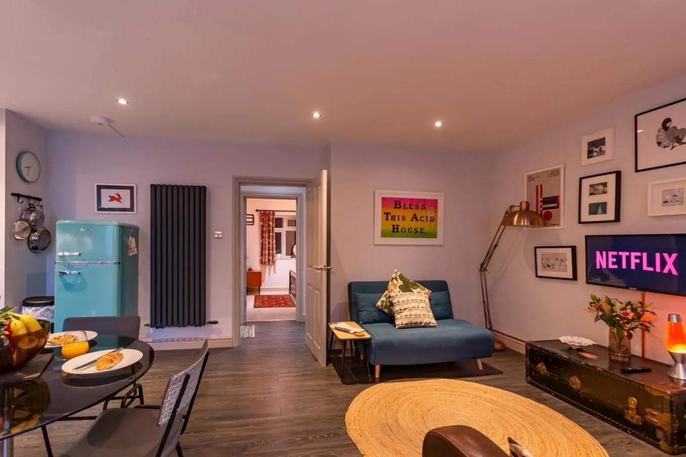 TV and multimedia in Walpole Bay 2 bed Stunning Garden Apt By Adliv