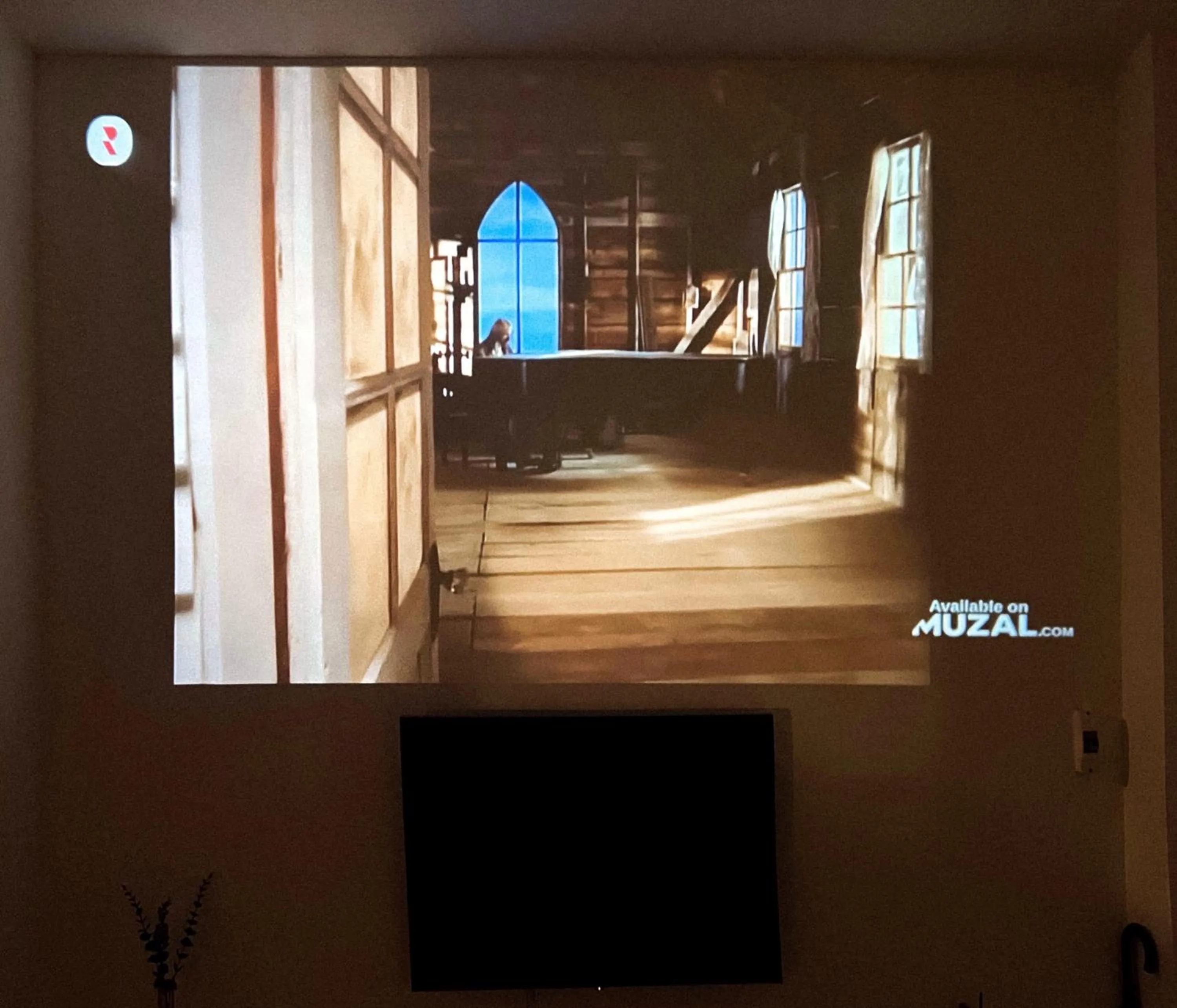 TV and multimedia in Cozy Modern Place with Projector - Near PINK CHURCH