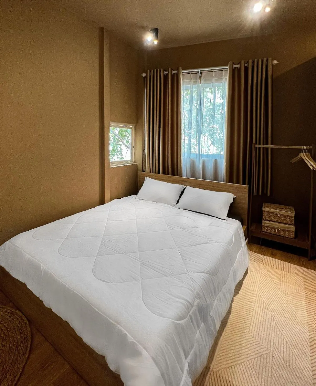 Bed in Cozy Modern Place with Projector - Near PINK CHURCH