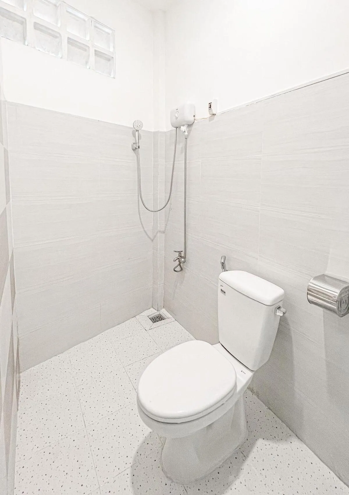 Shower in Cozy Modern Place with Projector - Near PINK CHURCH