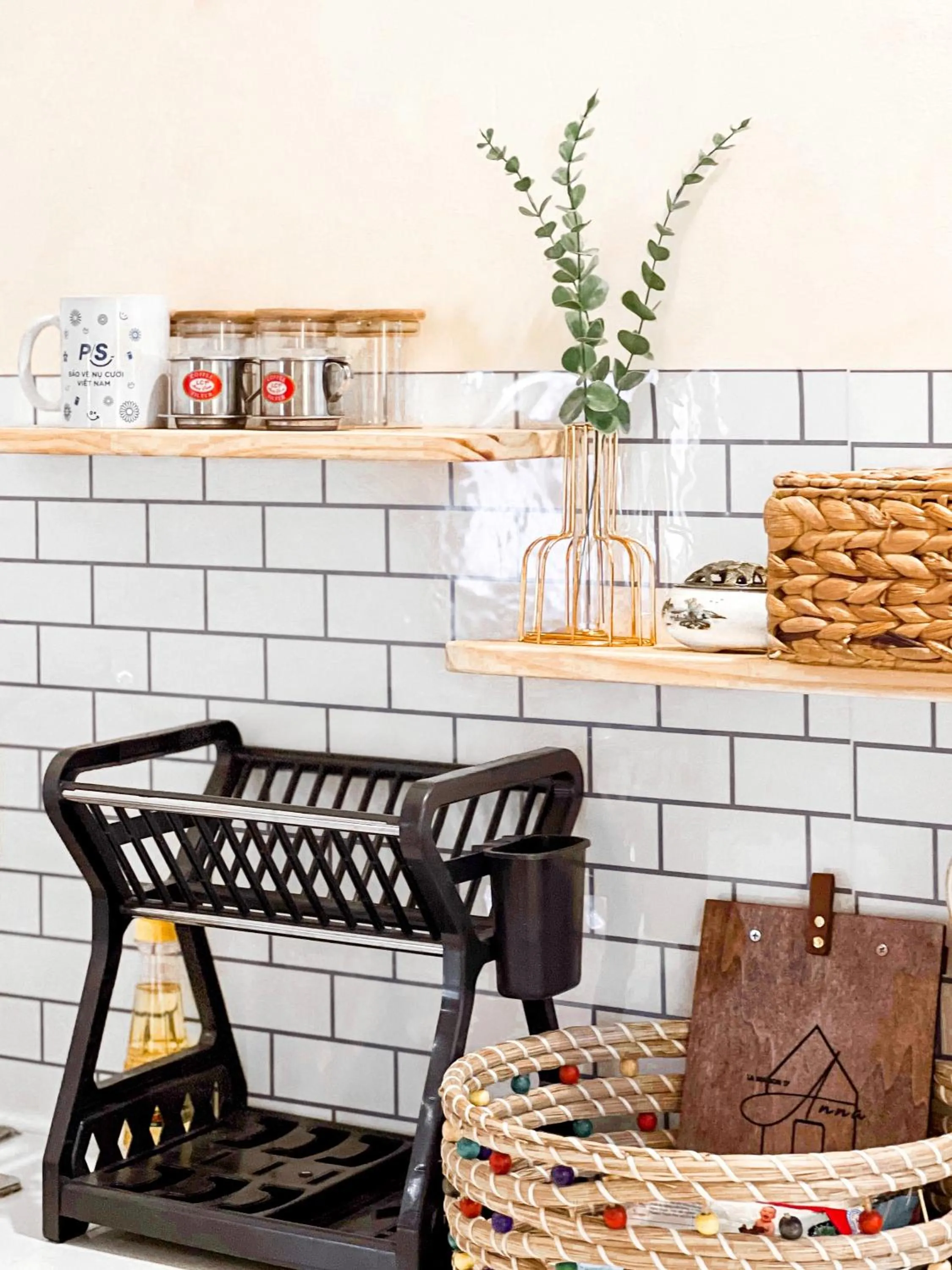 Decorative detail in Cozy Modern Place with Projector - Near PINK CHURCH