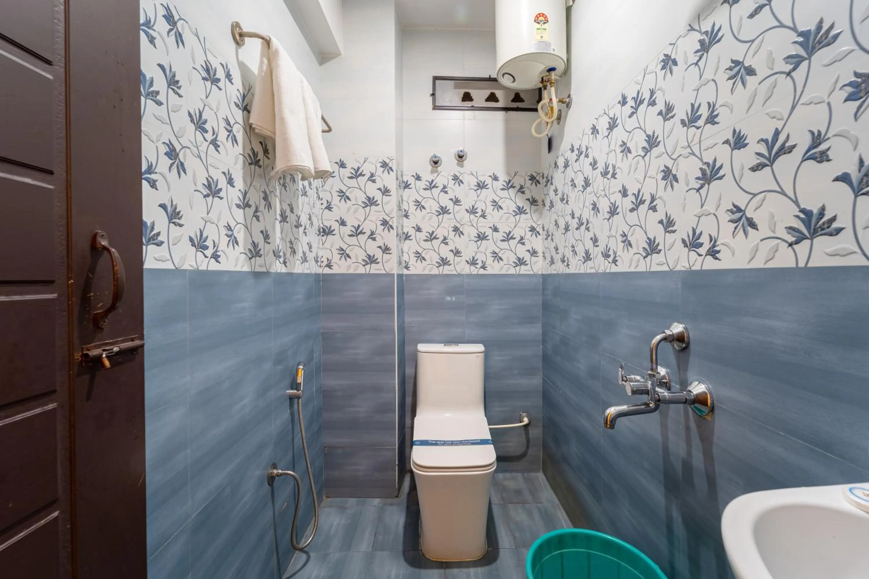 Toilet in Pondy Stay