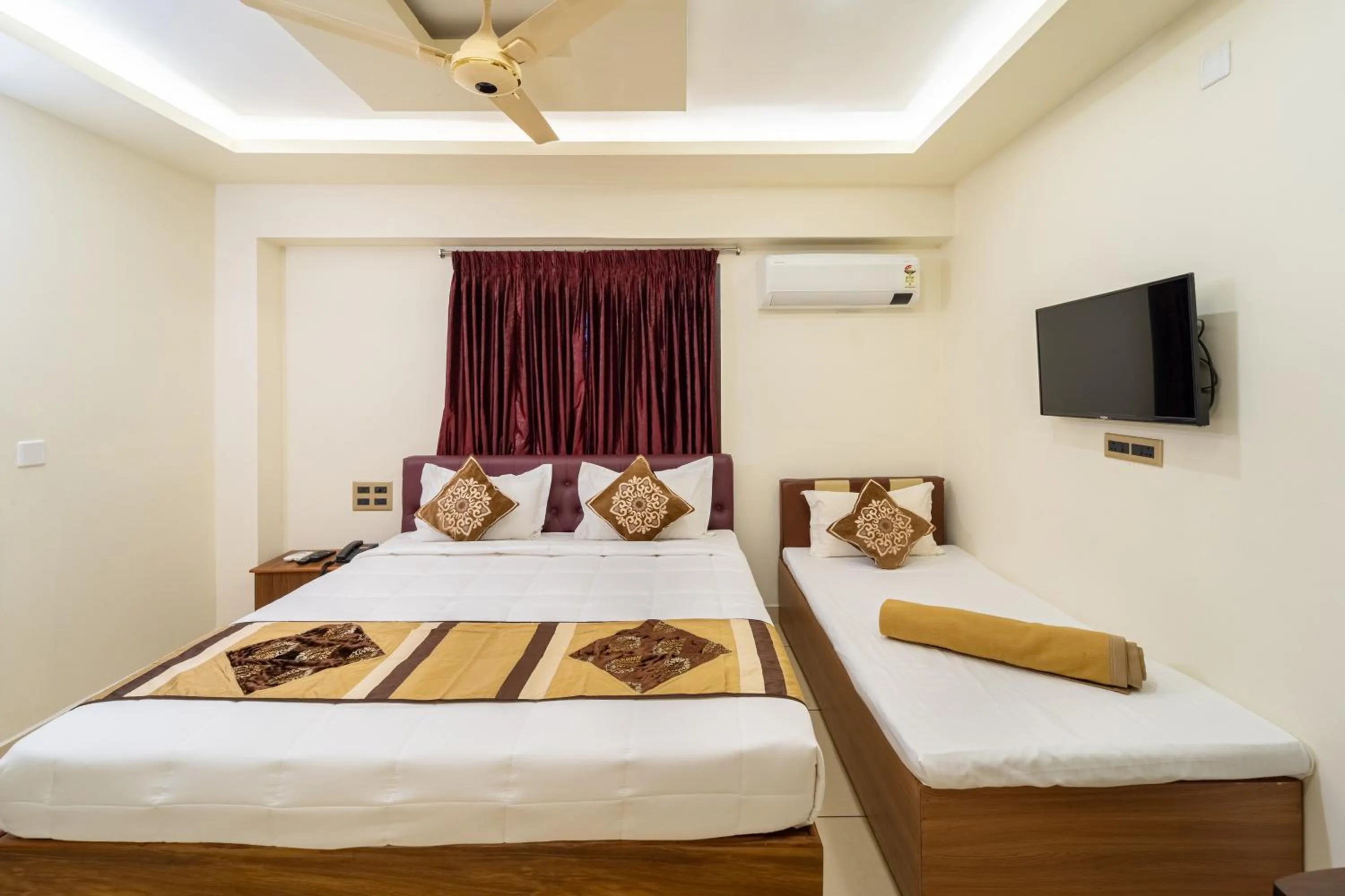 Bed in Pondy Stay