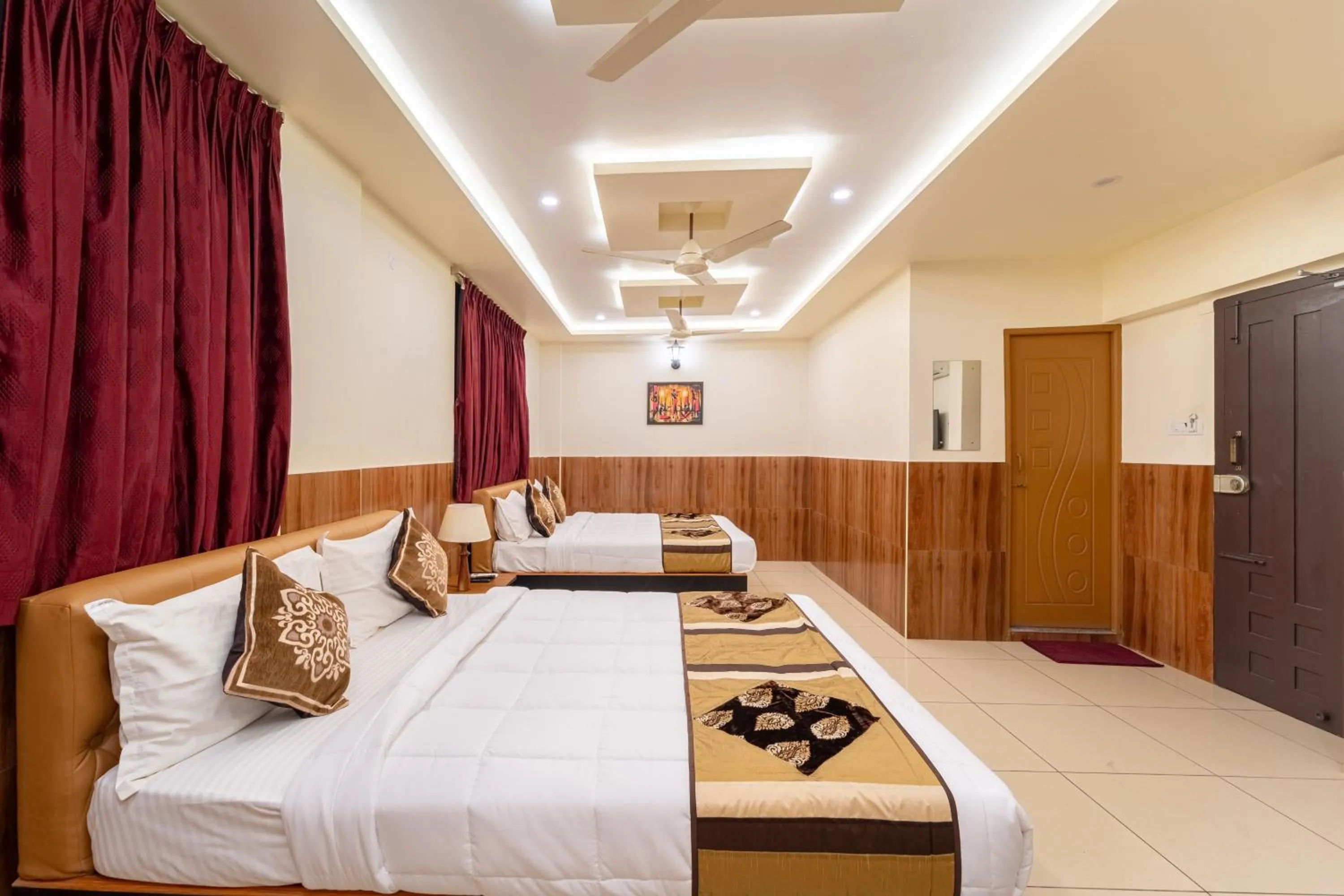 Photo of the whole room in Pondy Stay